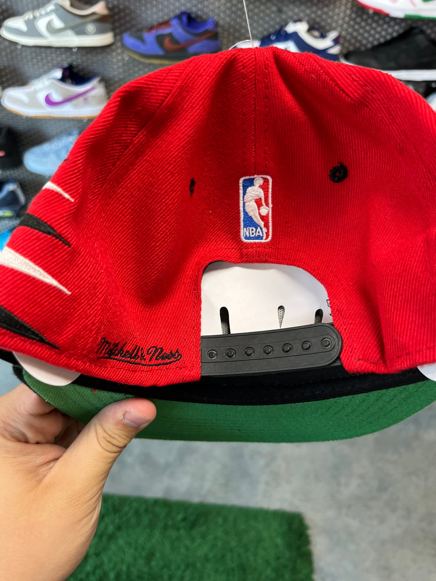 Chicago Bulls Hat Mitchell & Ness Red, Black Diamond Cut Snapback Cap OTF