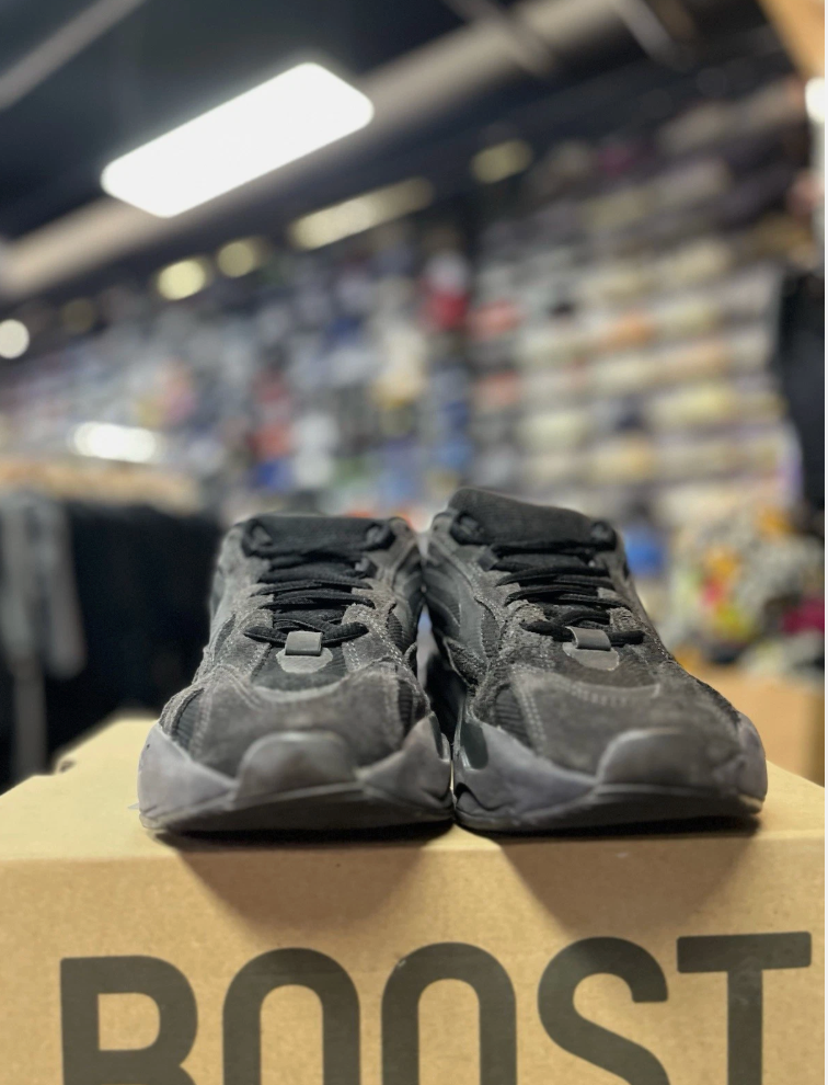 adidas Yeezy Boost 700 V2 Vanta