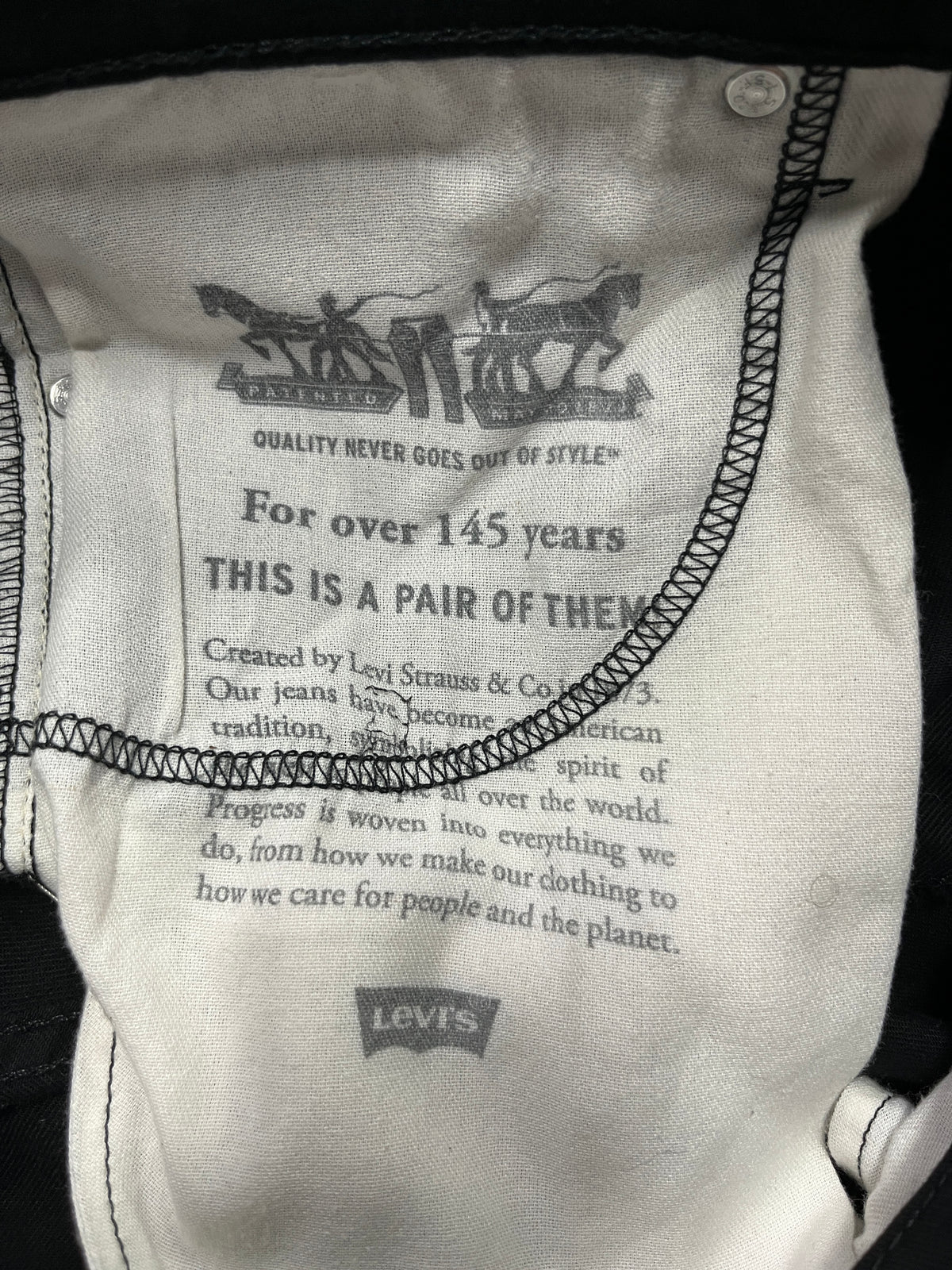 New Levis Black Jeans 38 x 30