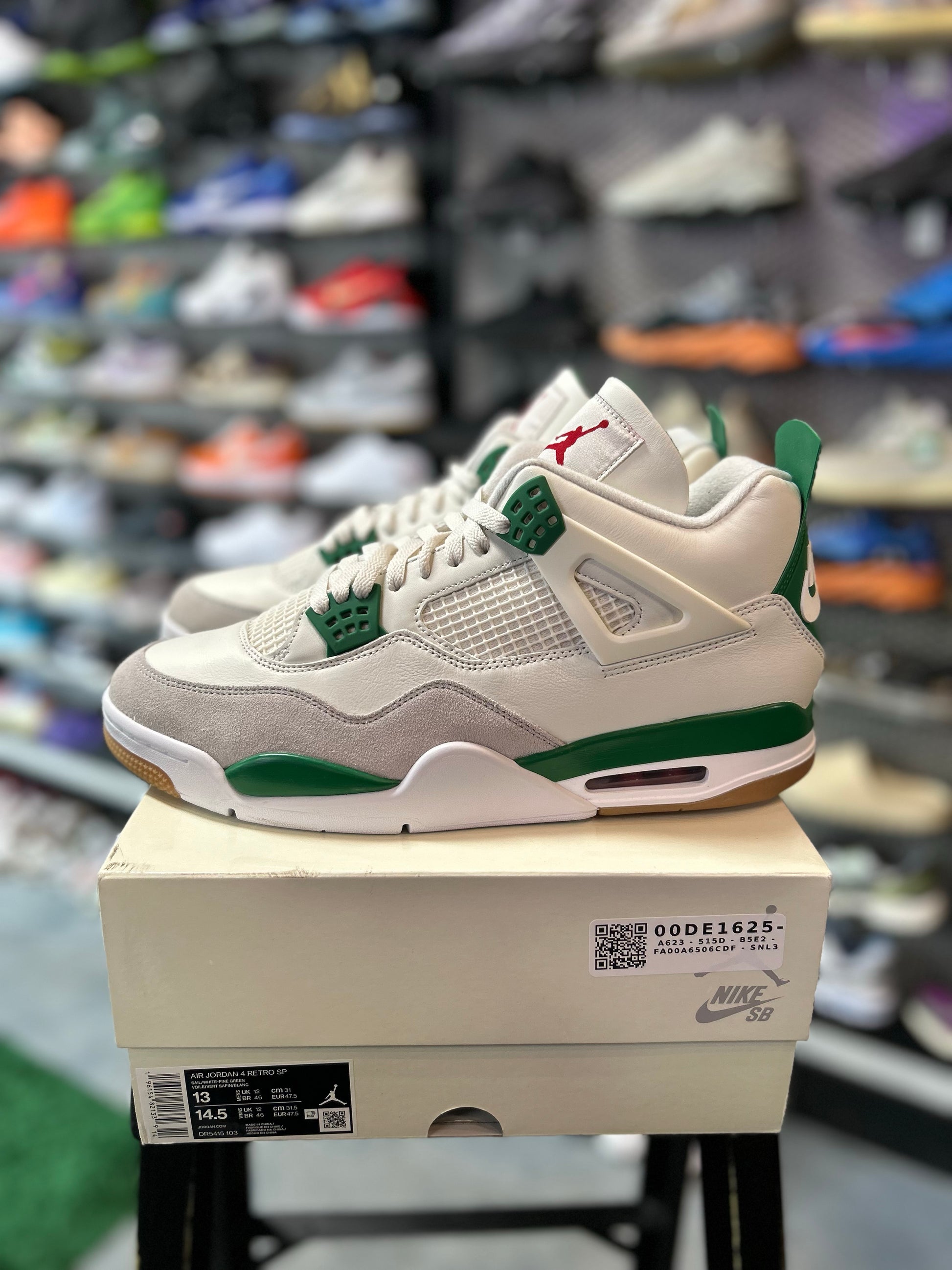 Jordan 4 Retro SB Pine Green (YAC)