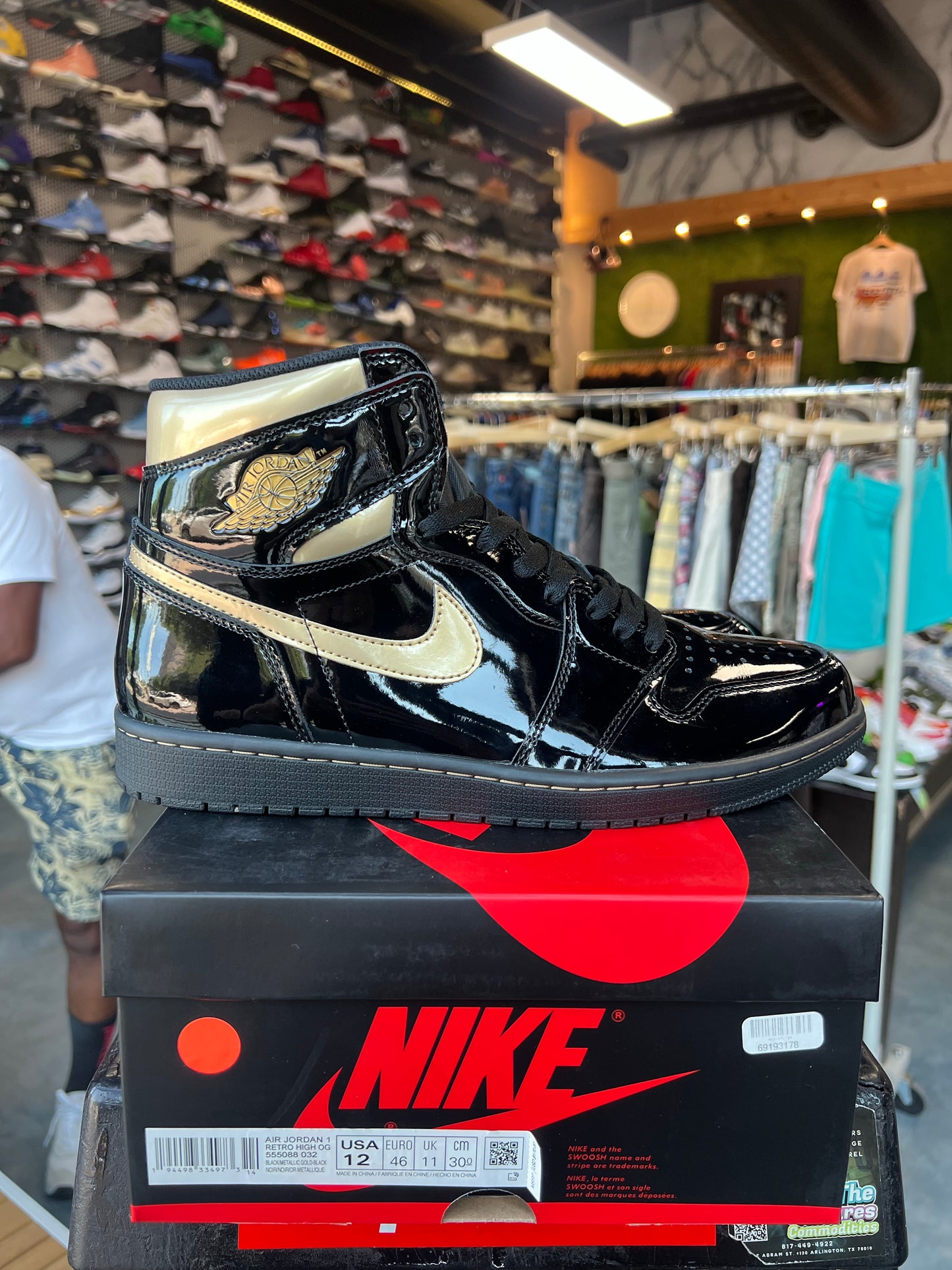 Jordan 1 Retro High Black Metallic Gold (2020)