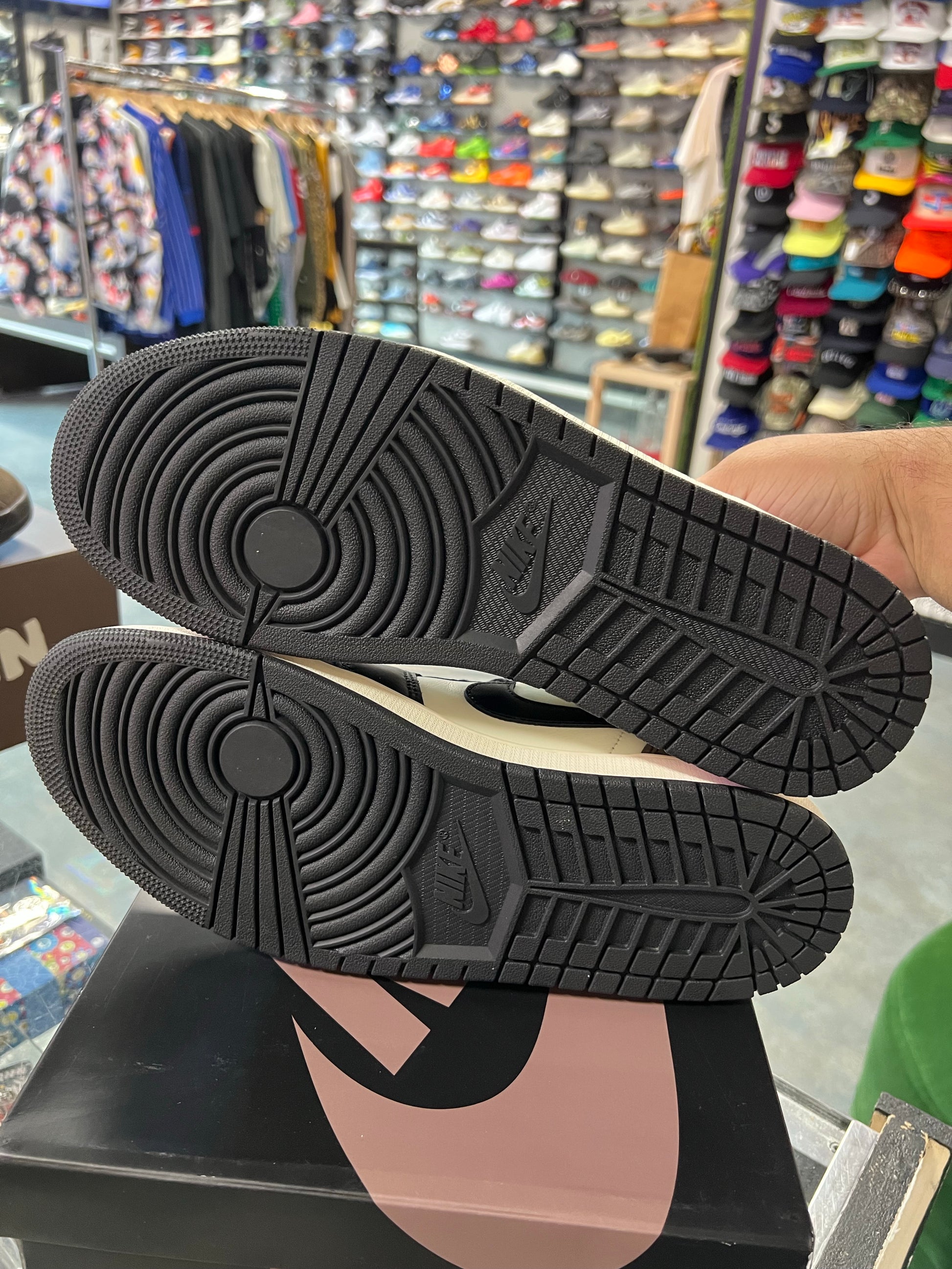 Jordan 1 Retro Low OG Mocha