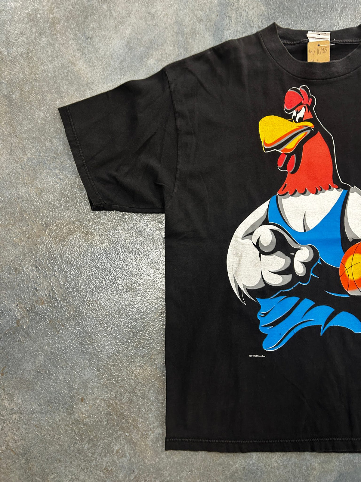 Vintage 90s Looney Tunes FogHorn Basketball Black Tee