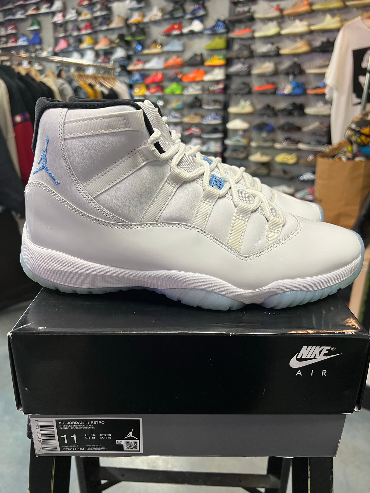 Jordan 11 Retro Legend Blue (2024)
