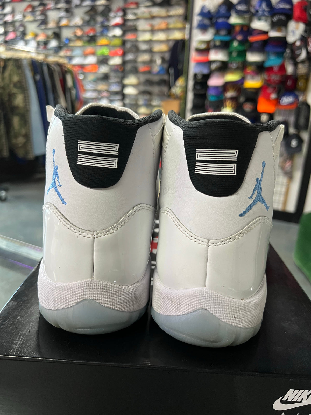 Jordan 11 Retro Legend Blue (2024)