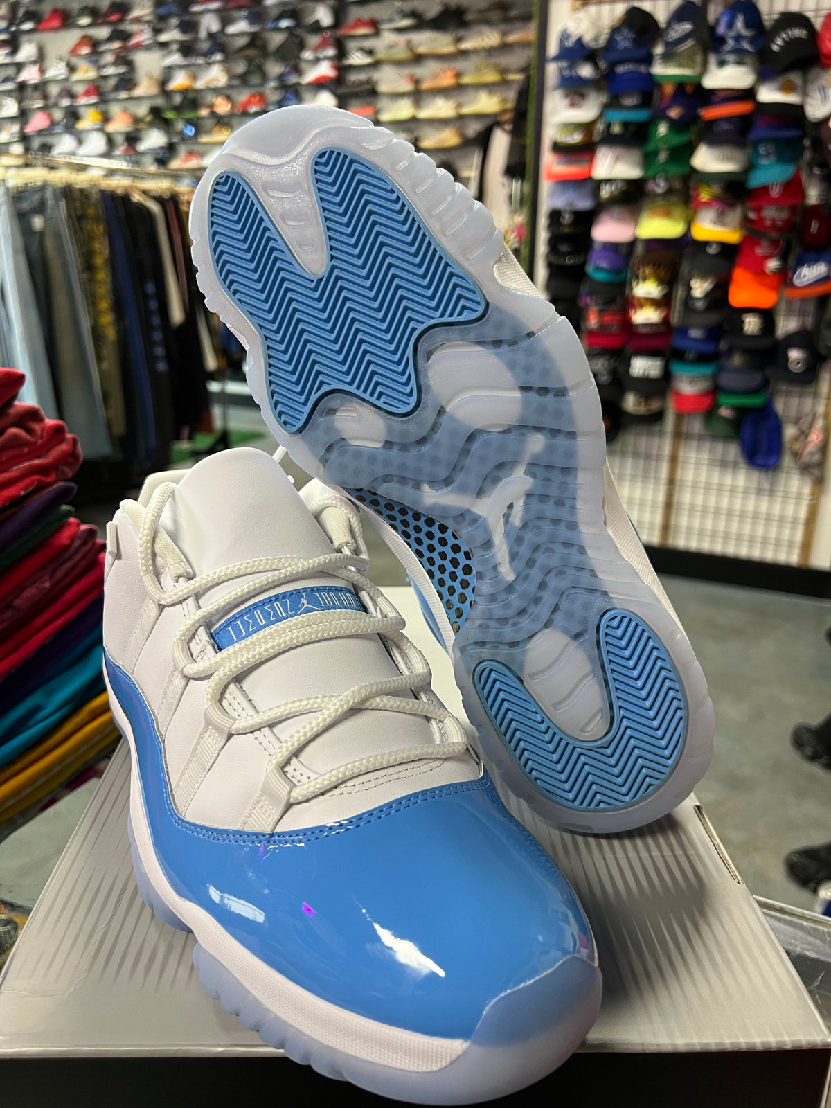 Jordan 11 Retro Low University Blue (2026)