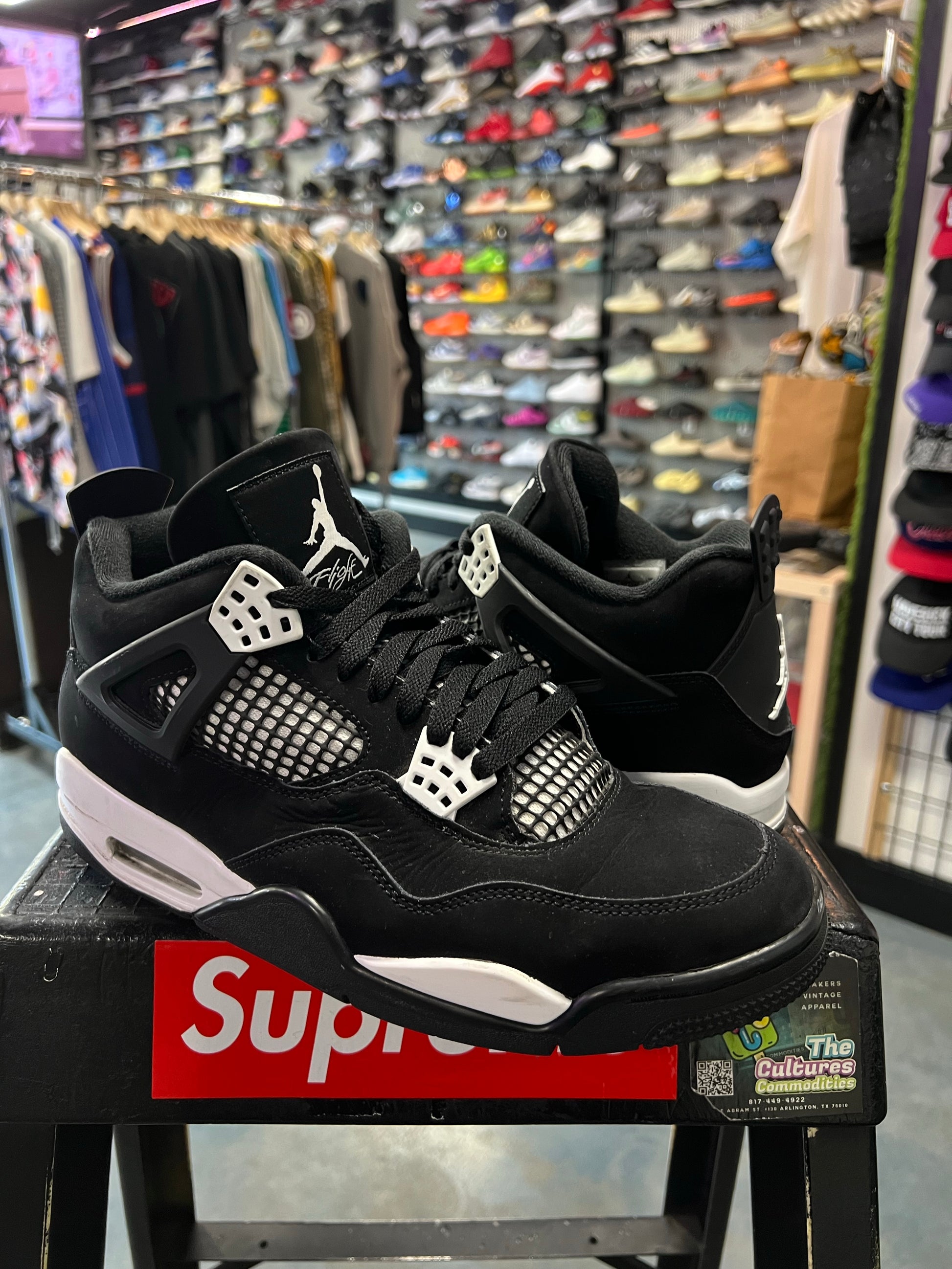 Jordan 4 Retro White Thunder