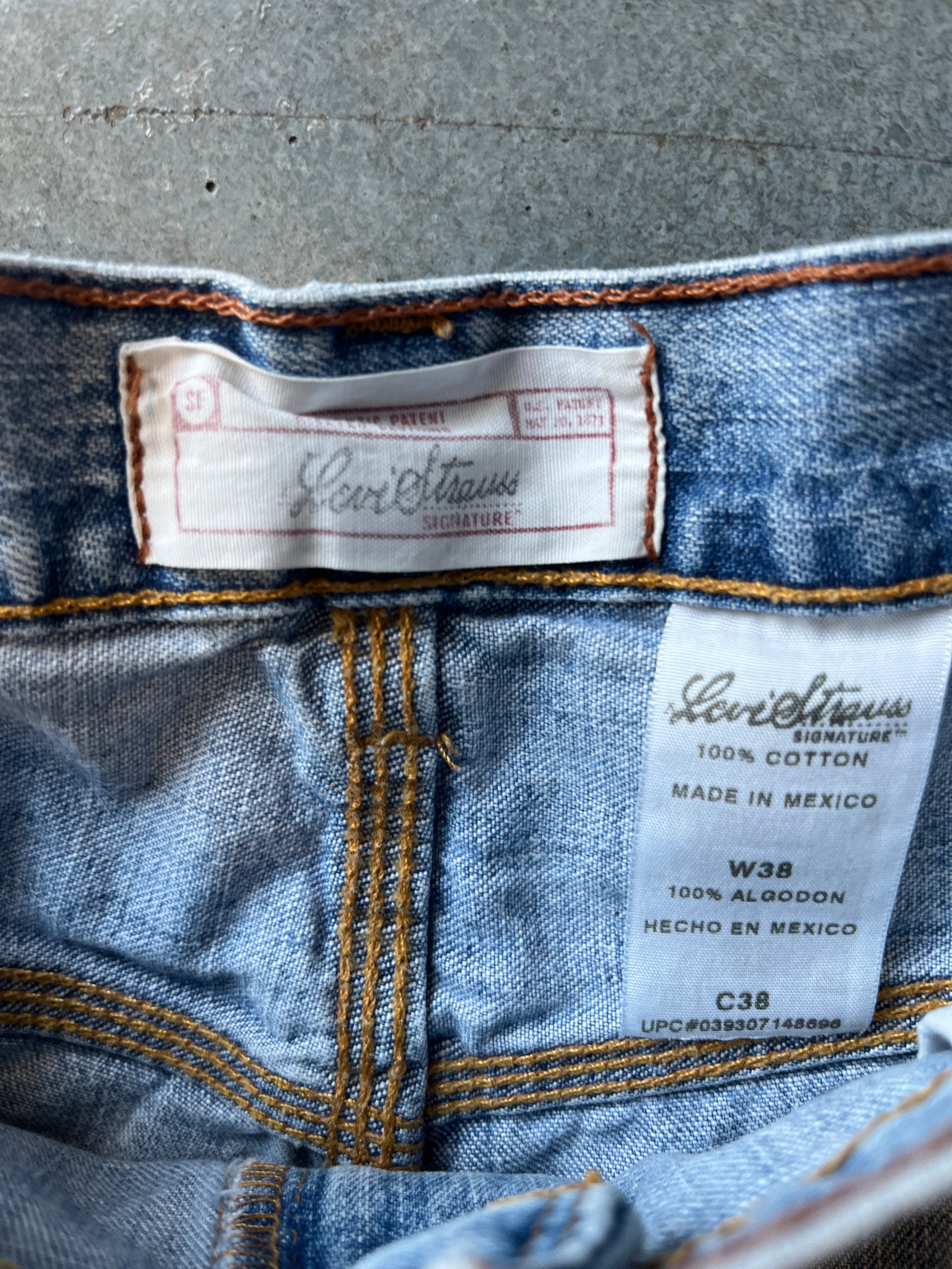 LeviAos Strauss Light Blue Wash Faded Jorts 38W (YC) OTF