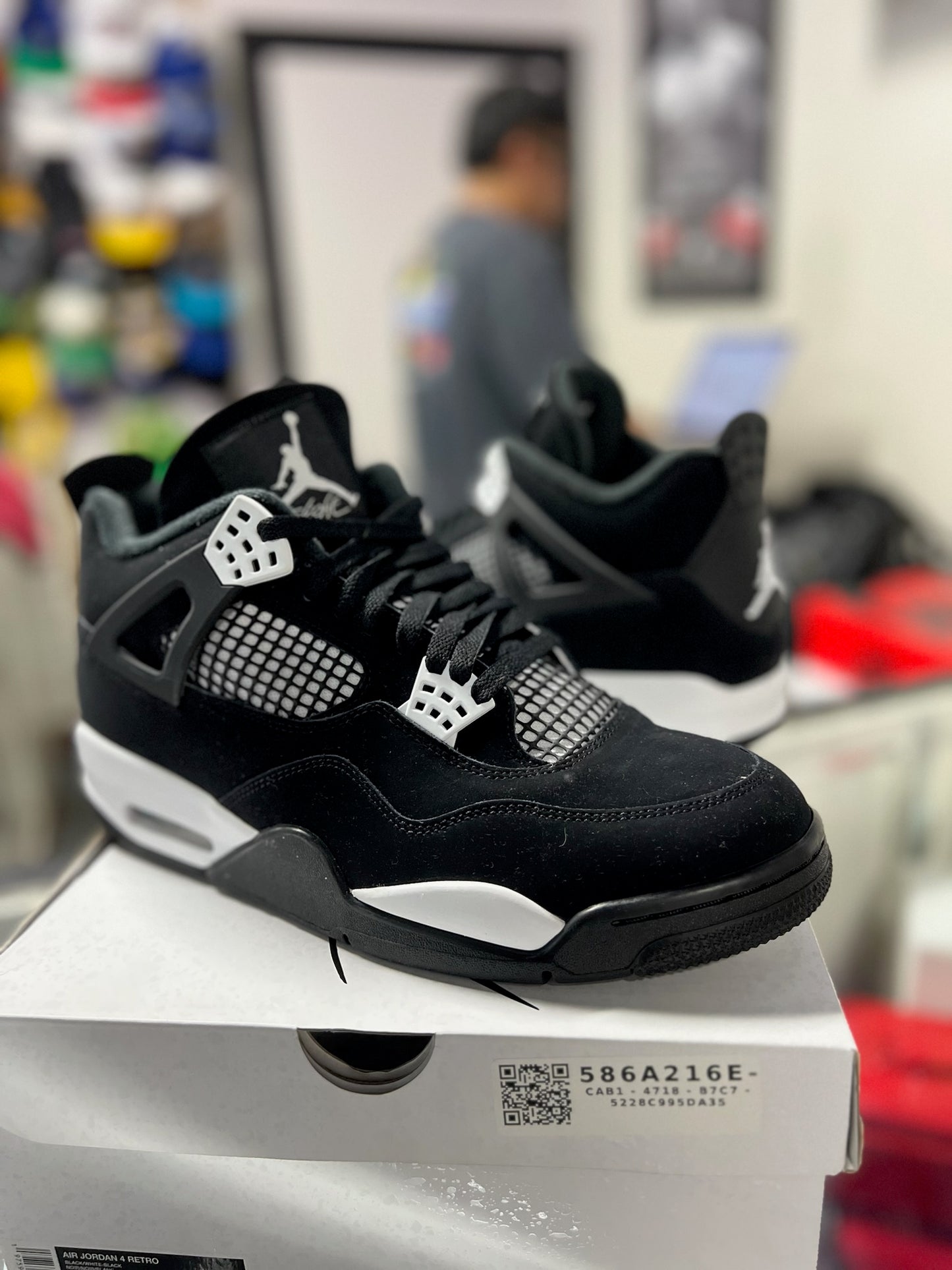 Jordan 4 Retro White Thunder (RAC) Worn Once Pre Owned