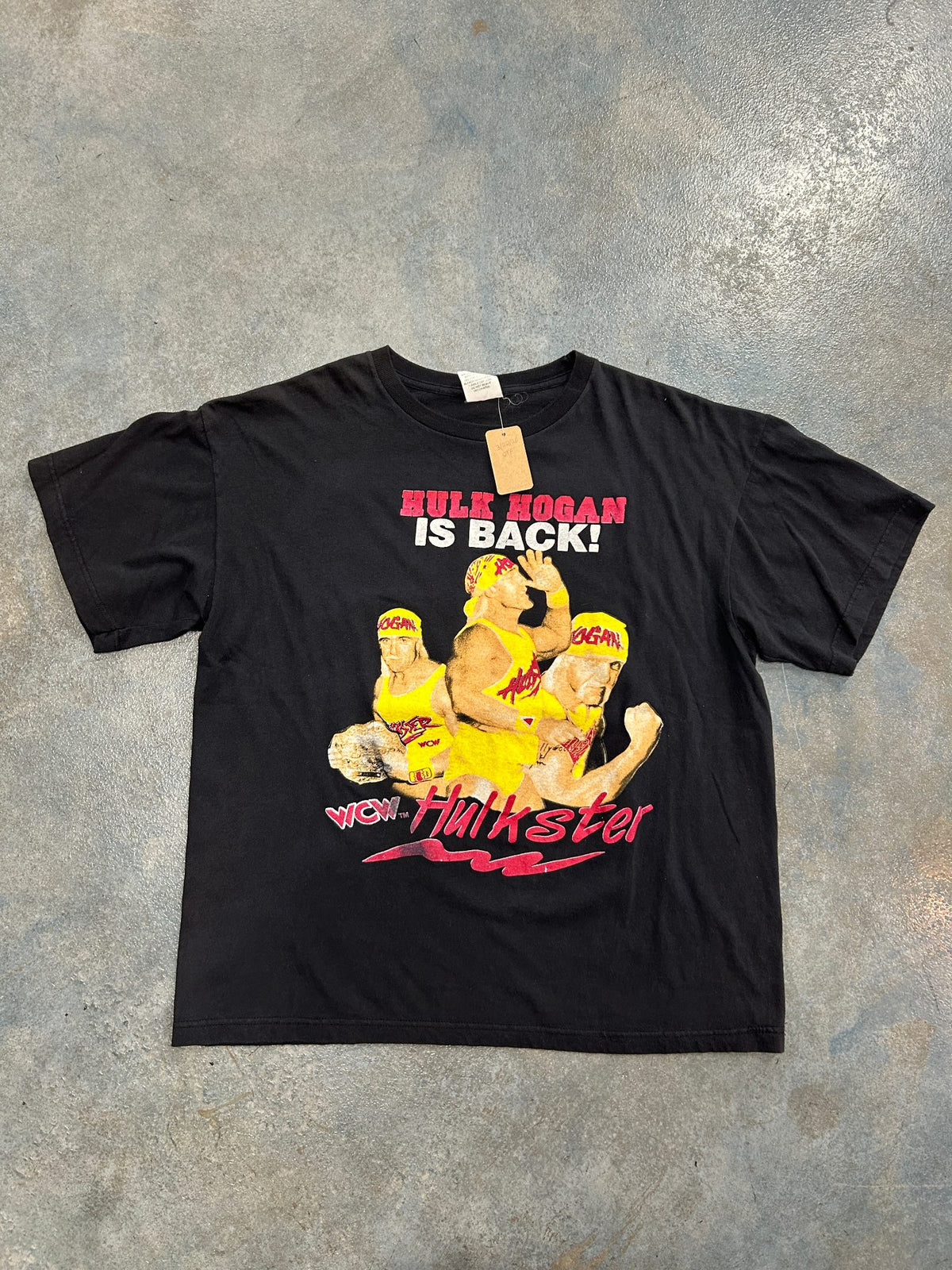 Vintage HULK HOGAN IS BACK! Black Tee