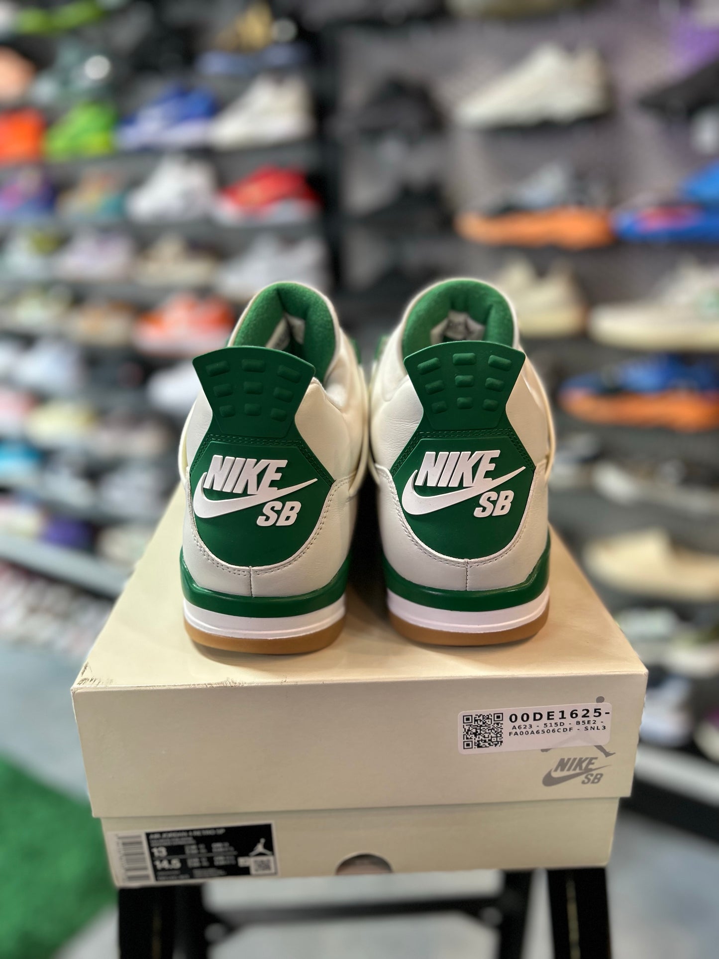 Jordan 4 Retro SB Pine Green (YAC)