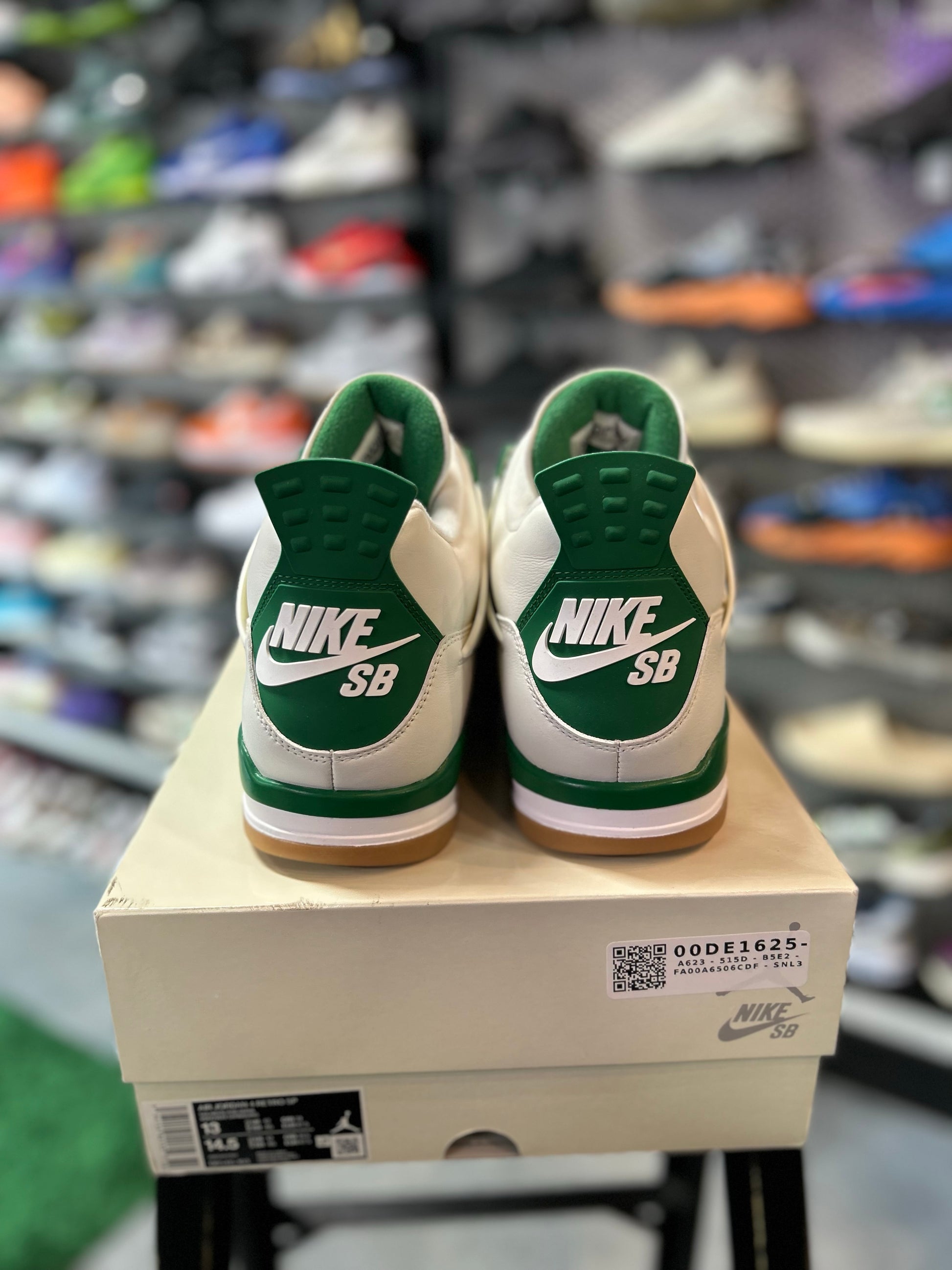 Jordan 4 Retro SB Pine Green (YAC)