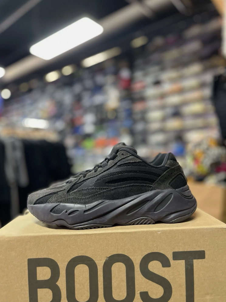 adidas Yeezy Boost 700 V2 Vanta