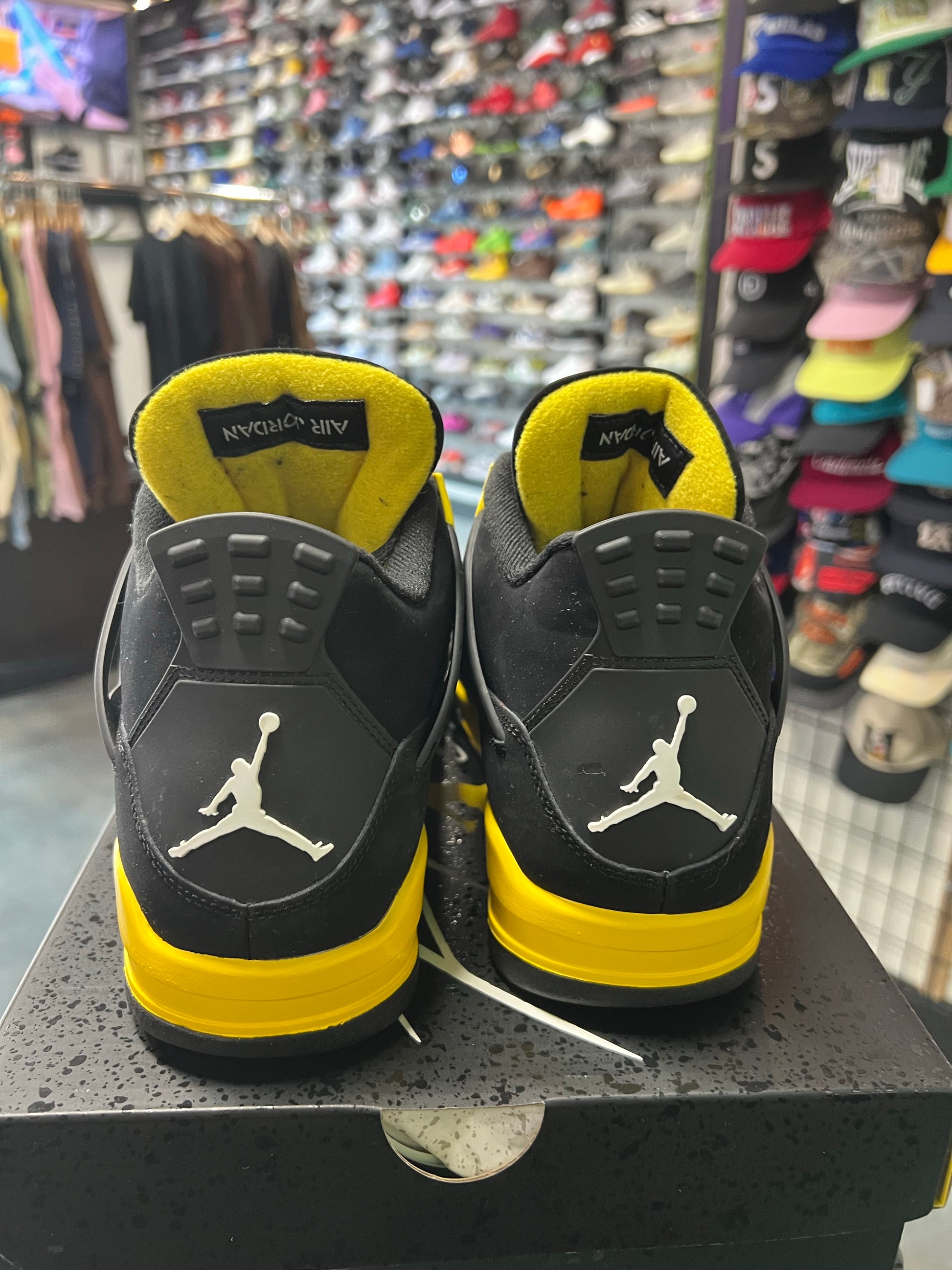 Jordan 4 Retro Thunder (2023)