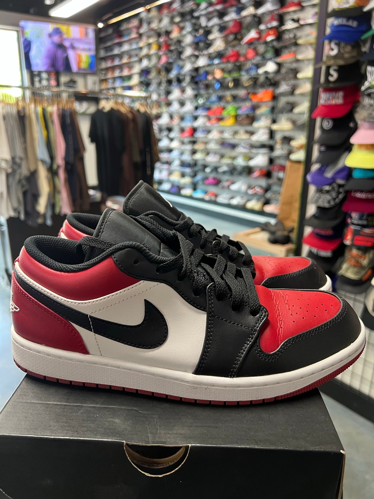 Jordan 1 Low Bred Toe