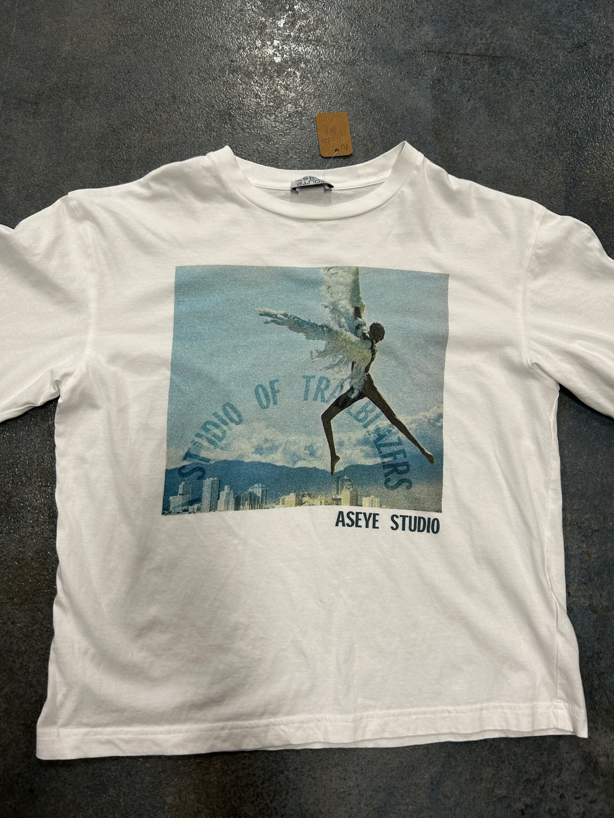 Aseye Studion White Tee Cloud Person