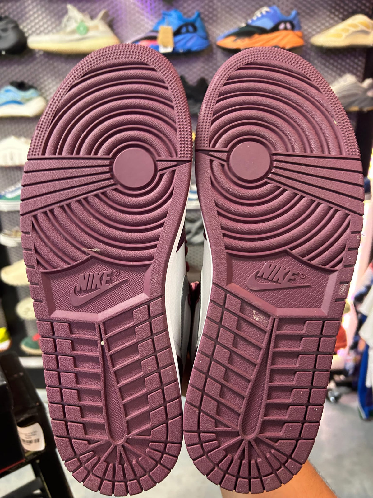 Jordan 1 Retro High OG Bordeaux