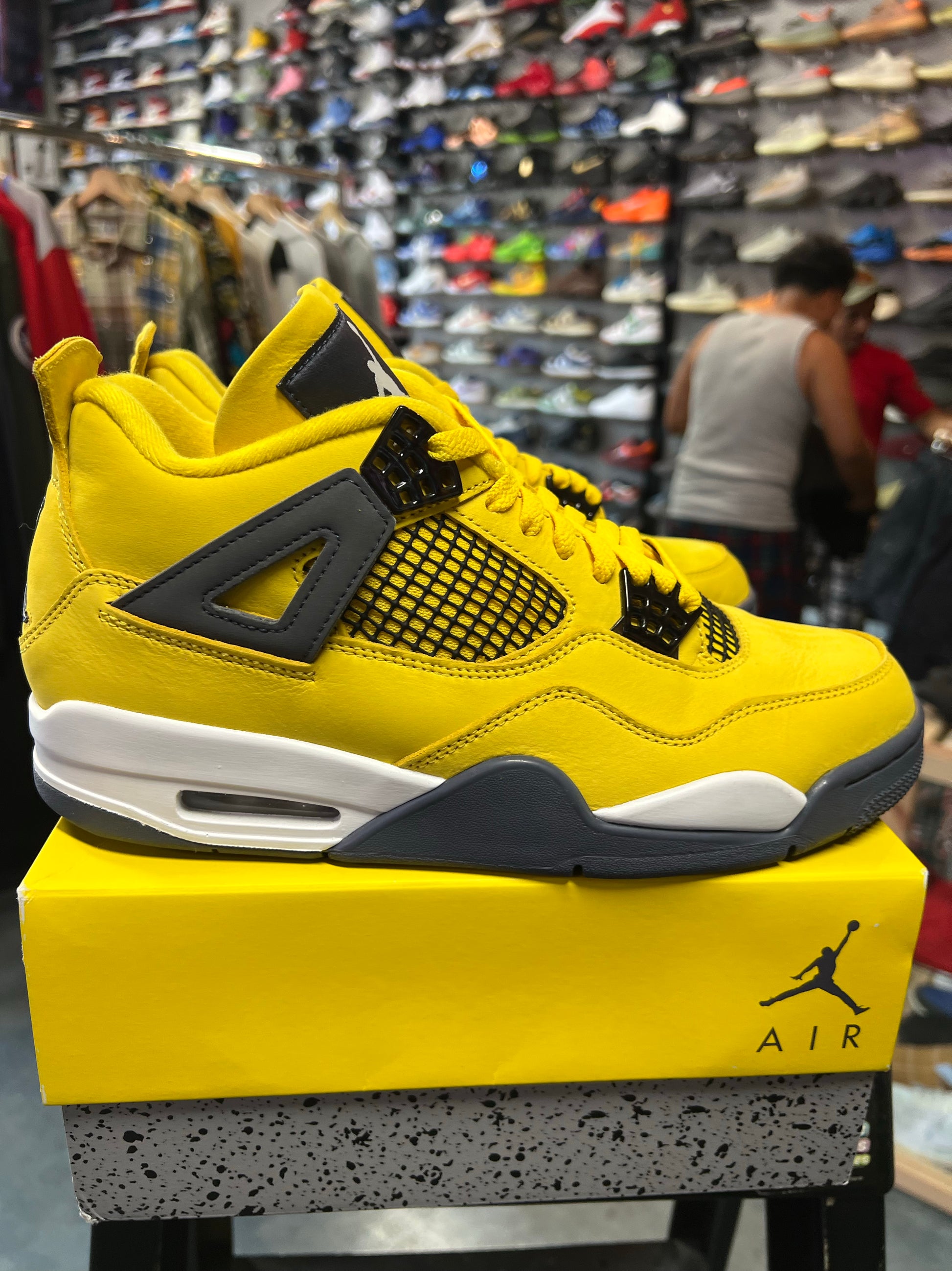 Jordan 4 Retro Lightning (2021)