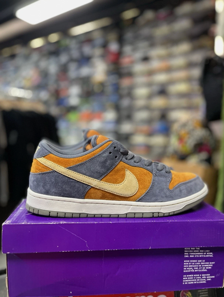 Nike SB Dunk Low Light Carbon Monarch PRE OWNED (AI)
