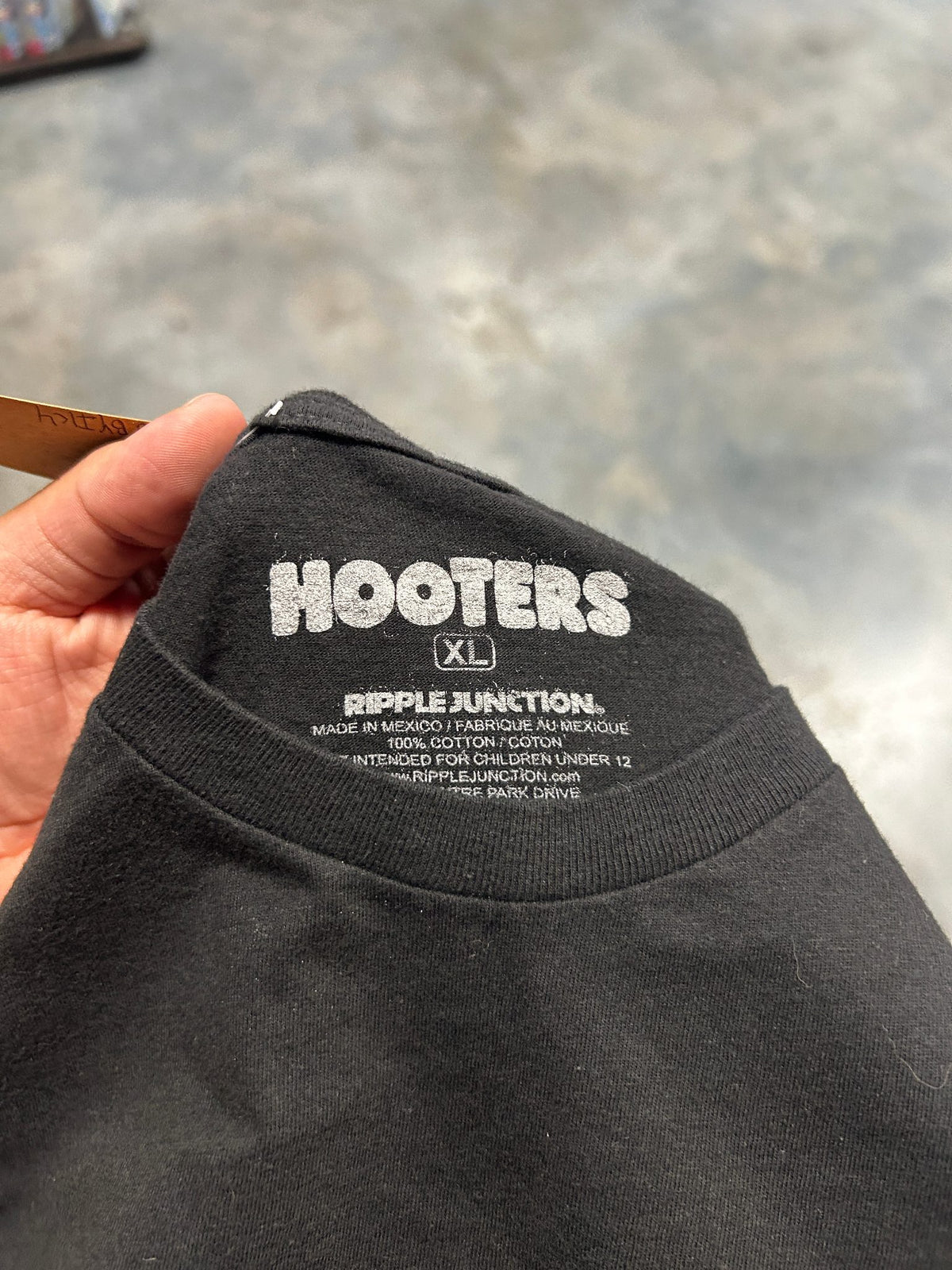 Vintage Ripple Junction Hooters San Antonio Black Tee