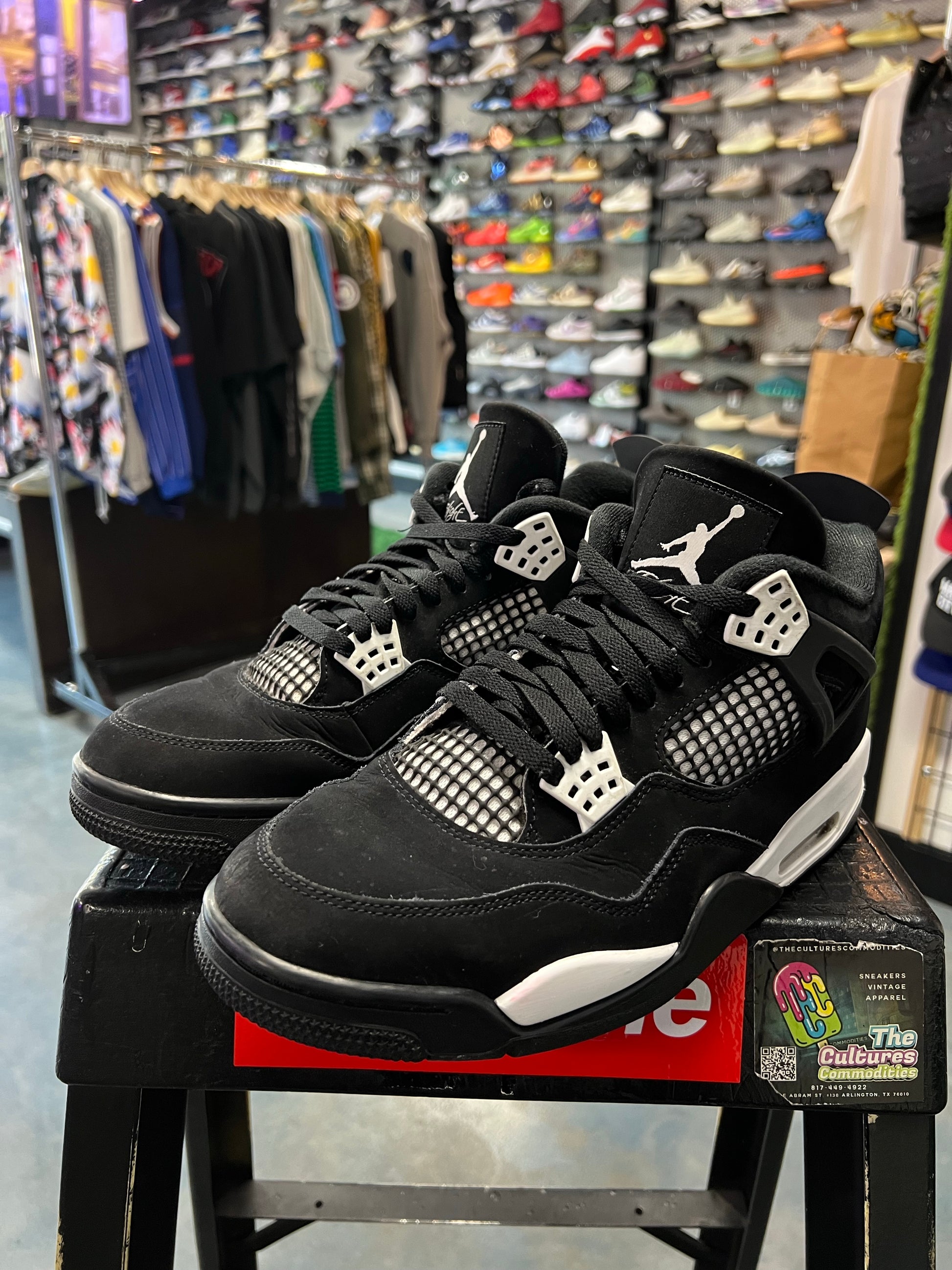 Jordan 4 Retro White Thunder