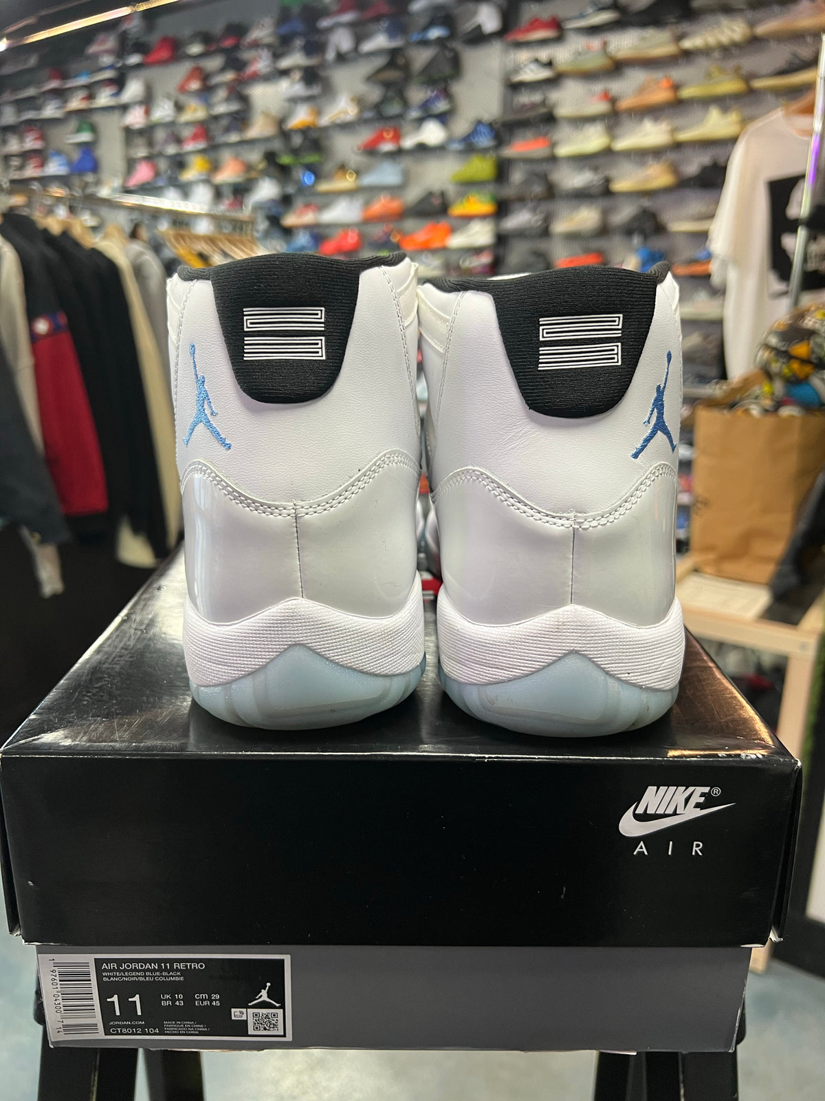 Jordan 11 Retro Legend Blue (2024)