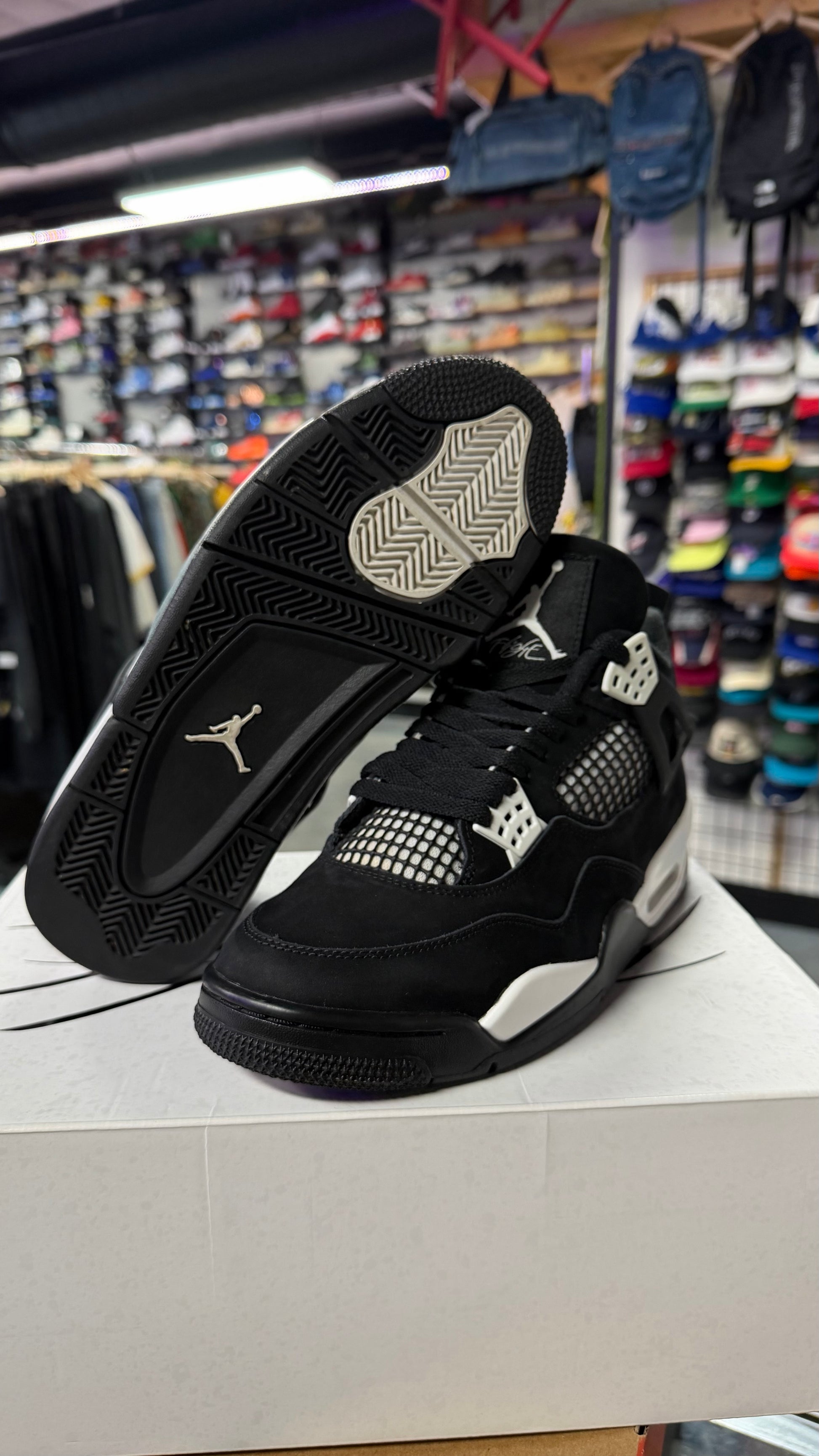 Jordan 4 Retro White Thunder
