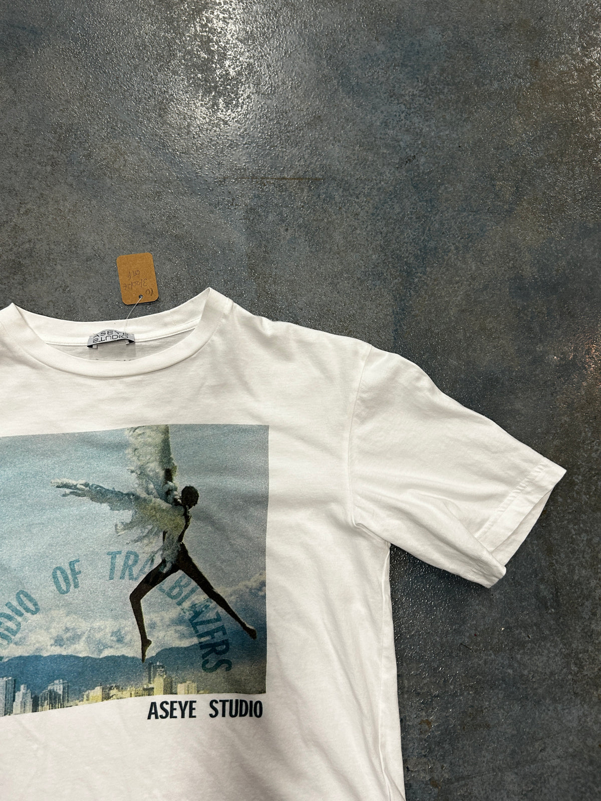 Aseye Studion White Tee Cloud Person