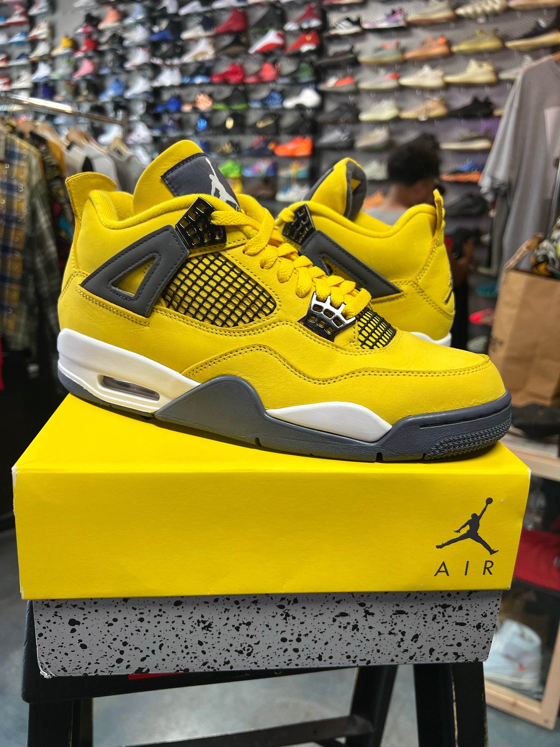 Jordan 4 Retro Lightning (2021)