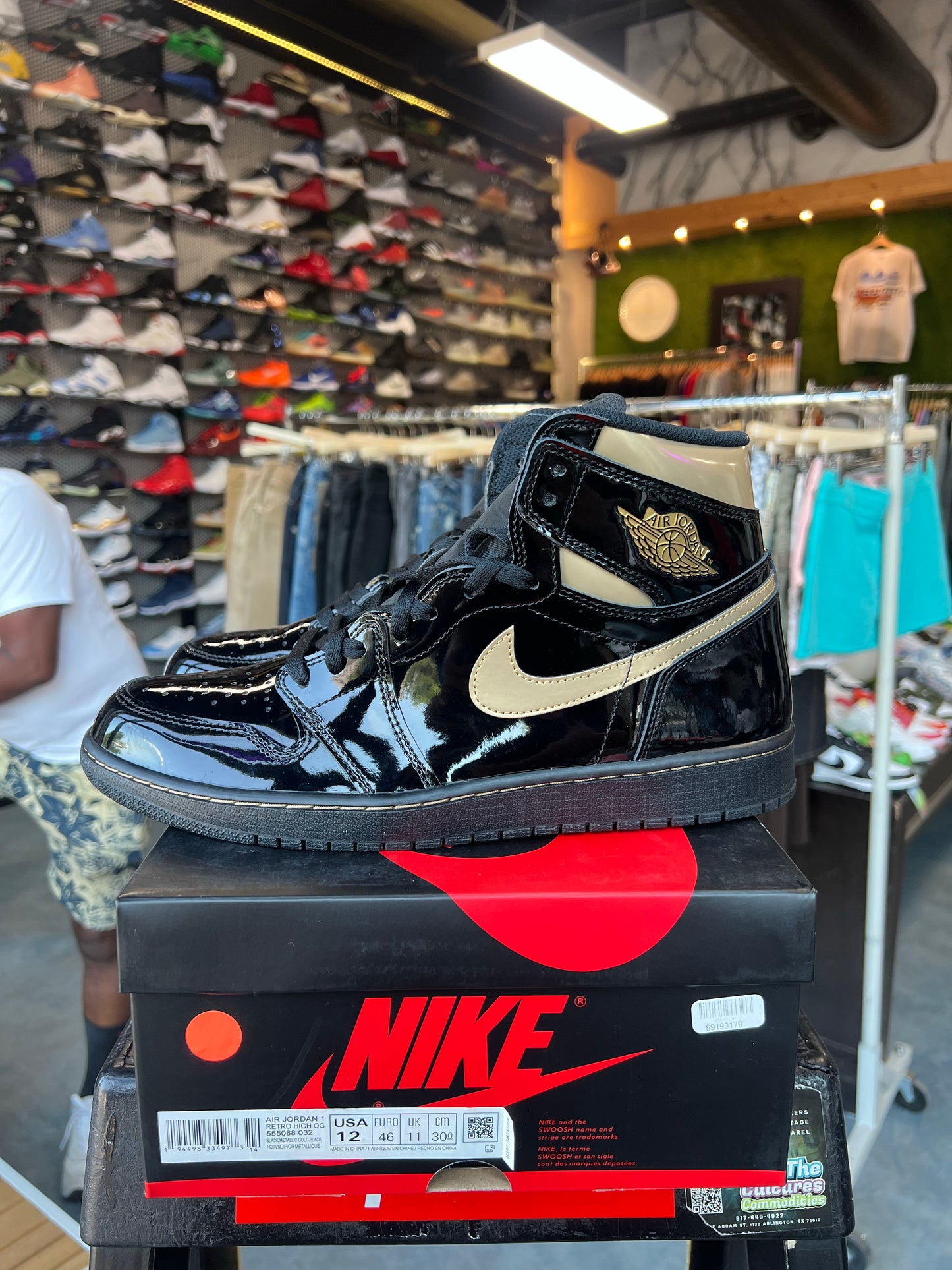 Jordan 1 Retro High Black Metallic Gold (2020)