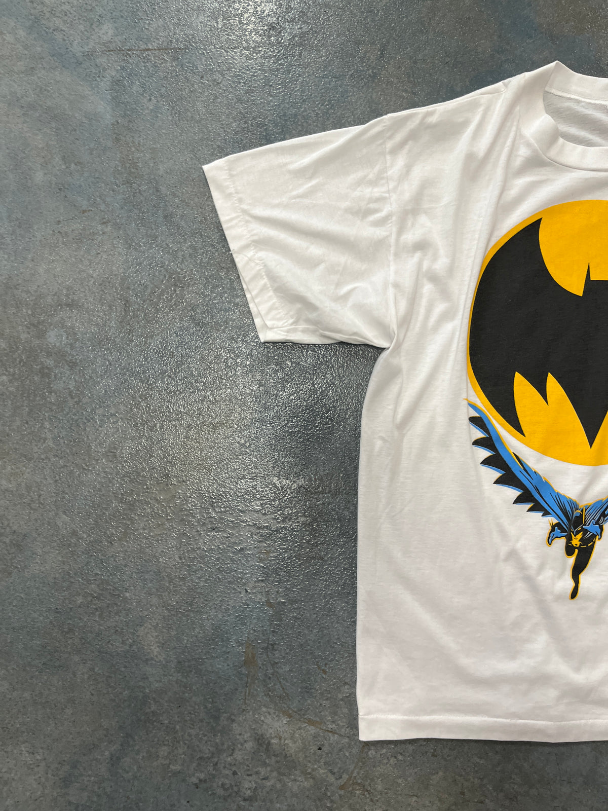 Vintage 80s Batman Chest Logo White Graphic T-Shirt OTF
