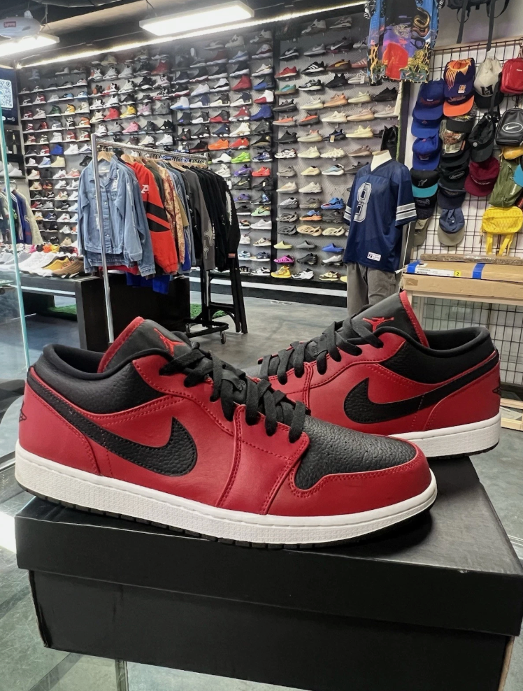 Jordan 1 Low Reverse Bred Pebbled Swoosh (YA)