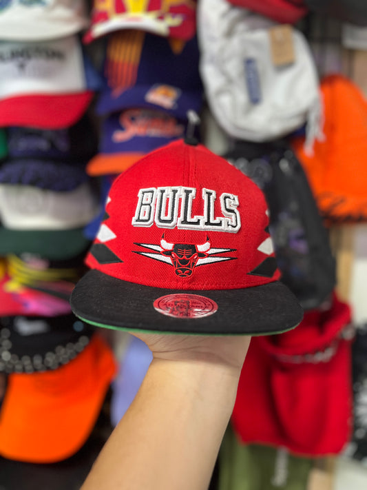 Chicago Bulls Hat Mitchell & Ness Red, Black Diamond Cut Snapback Cap OTF