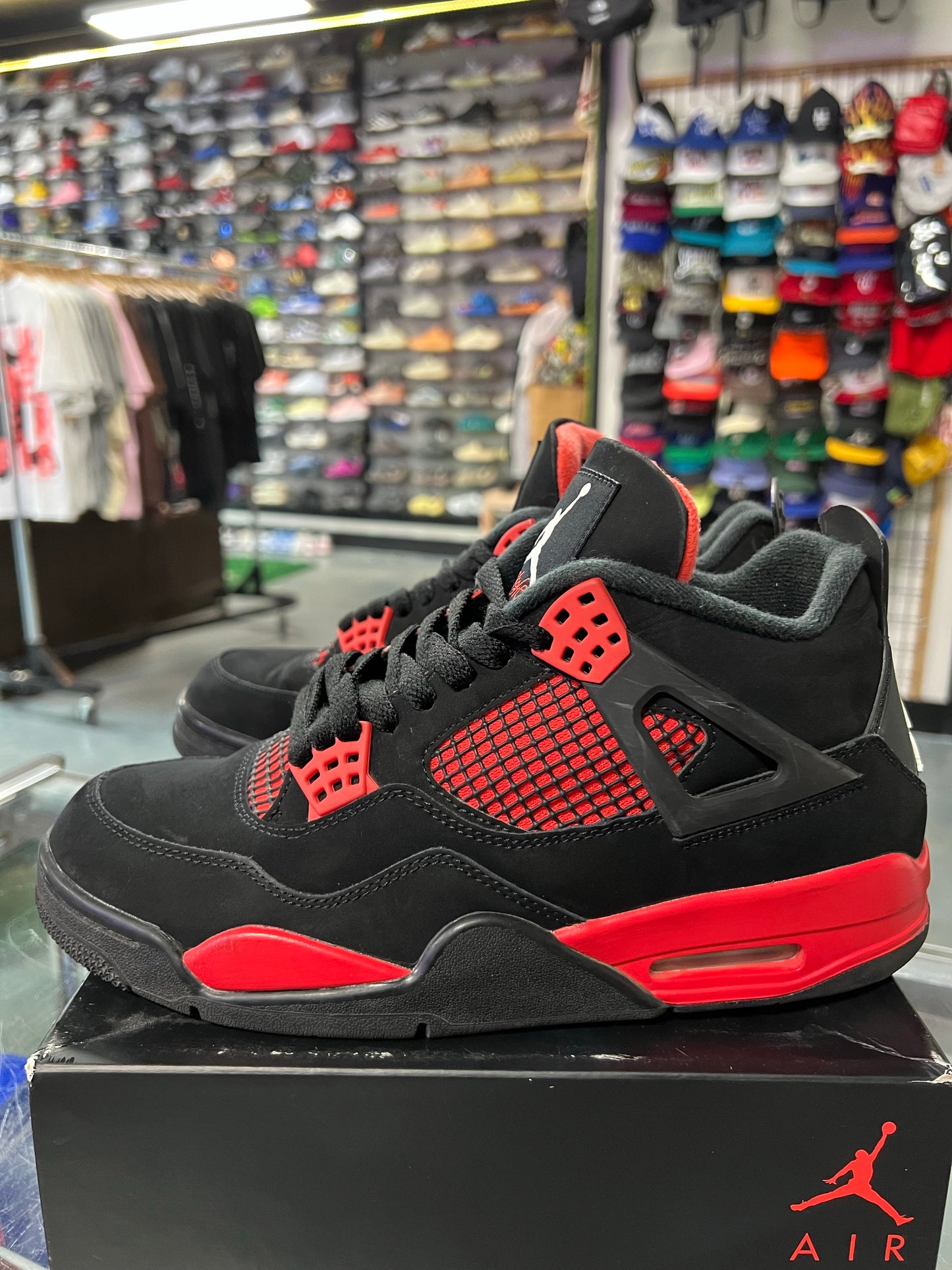 Jordan 4 Retro Red Thunder Pre Owned