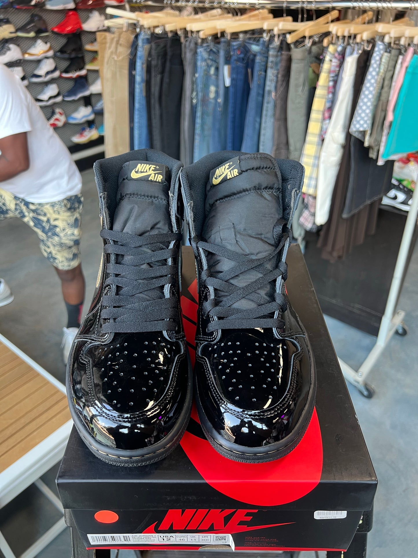 Jordan 1 Retro High Black Metallic Gold (2020)