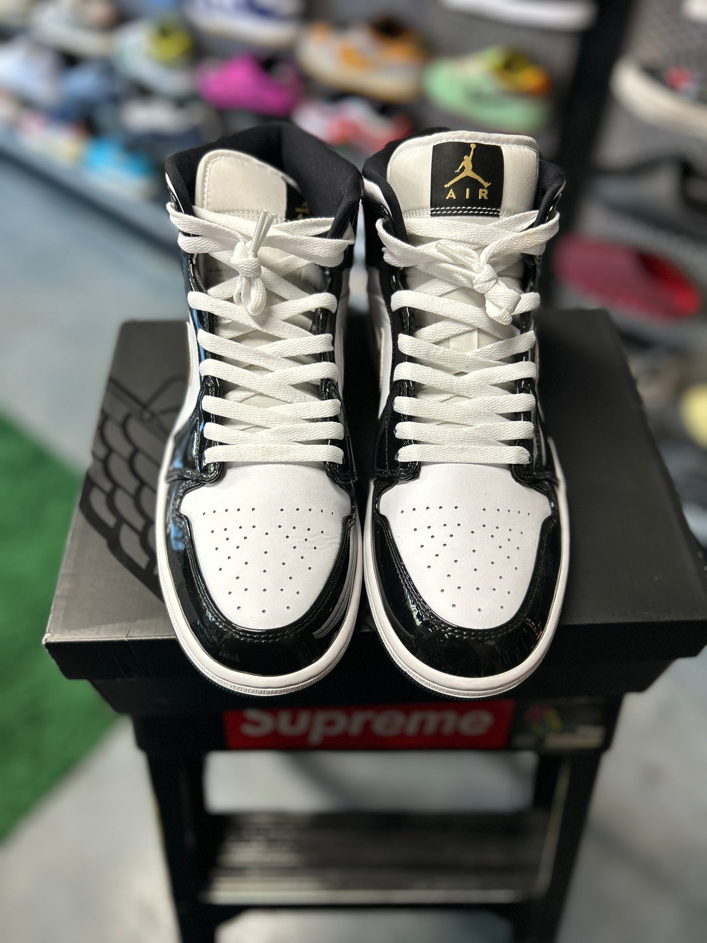 Jordan 1 Mid Patent Black White Gold