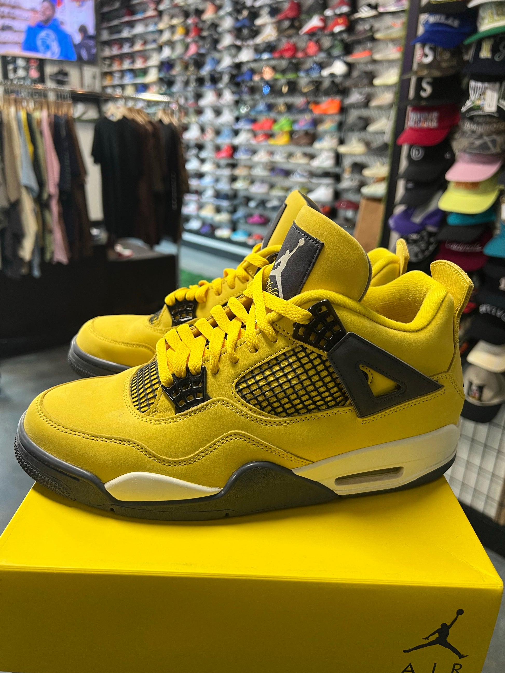Jordan 4 Retro Lightning (2021)