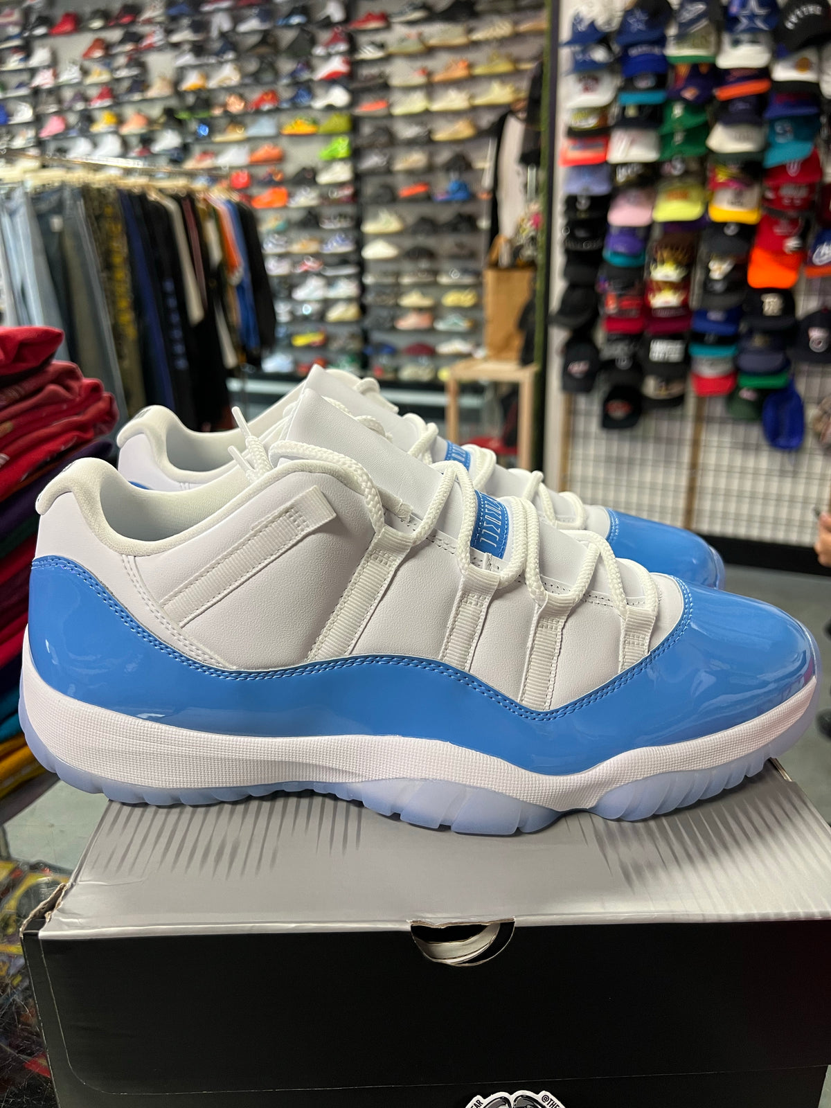 Jordan 11 Retro Low University Blue (2026)
