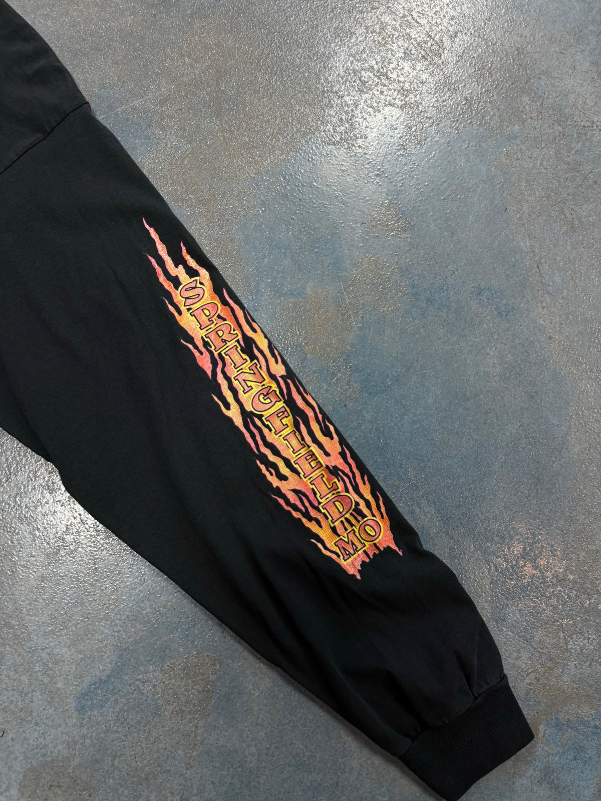 black long-sleeve "spring-feild Supporter" B46