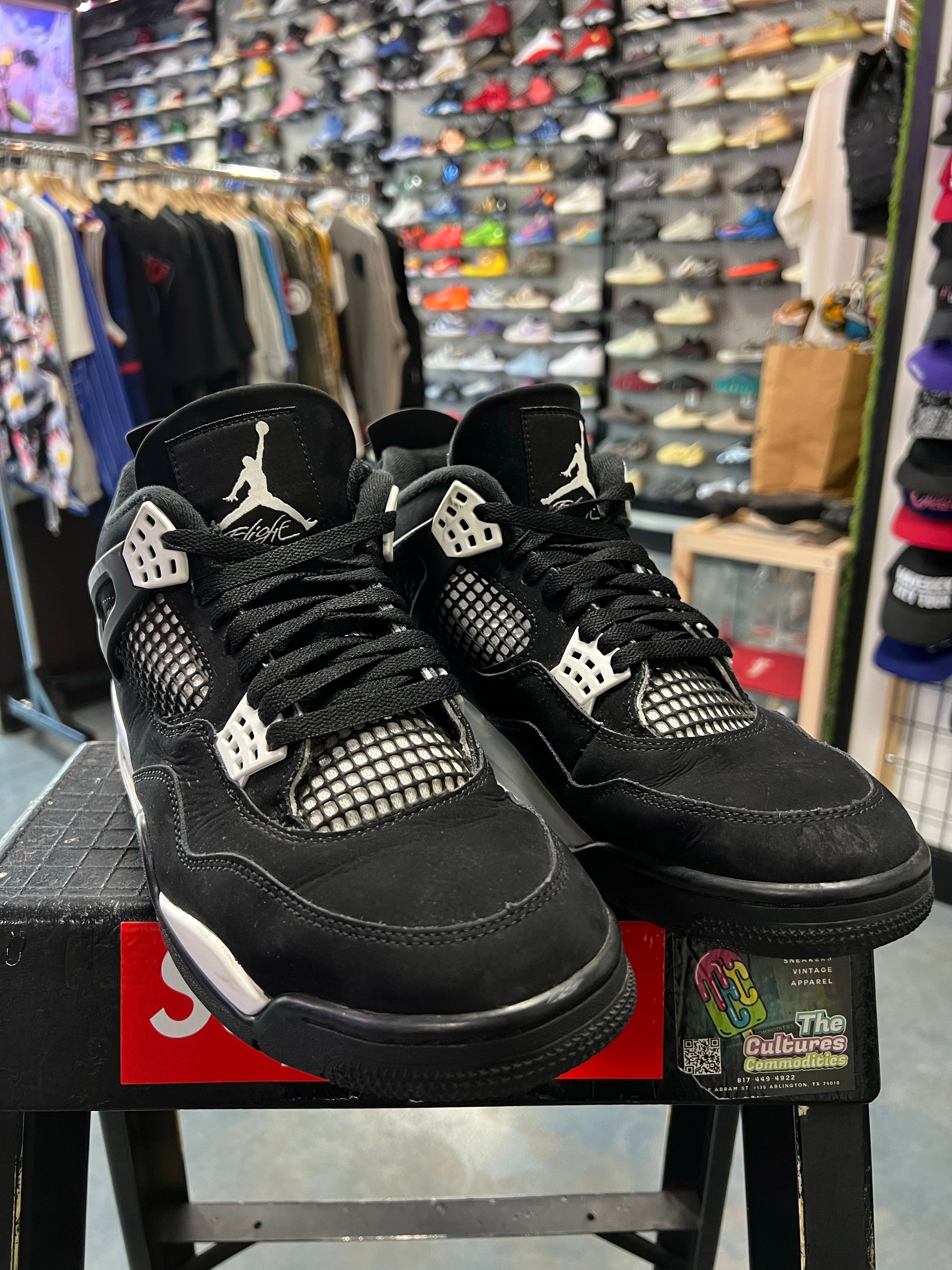 Jordan 4 Retro White Thunder