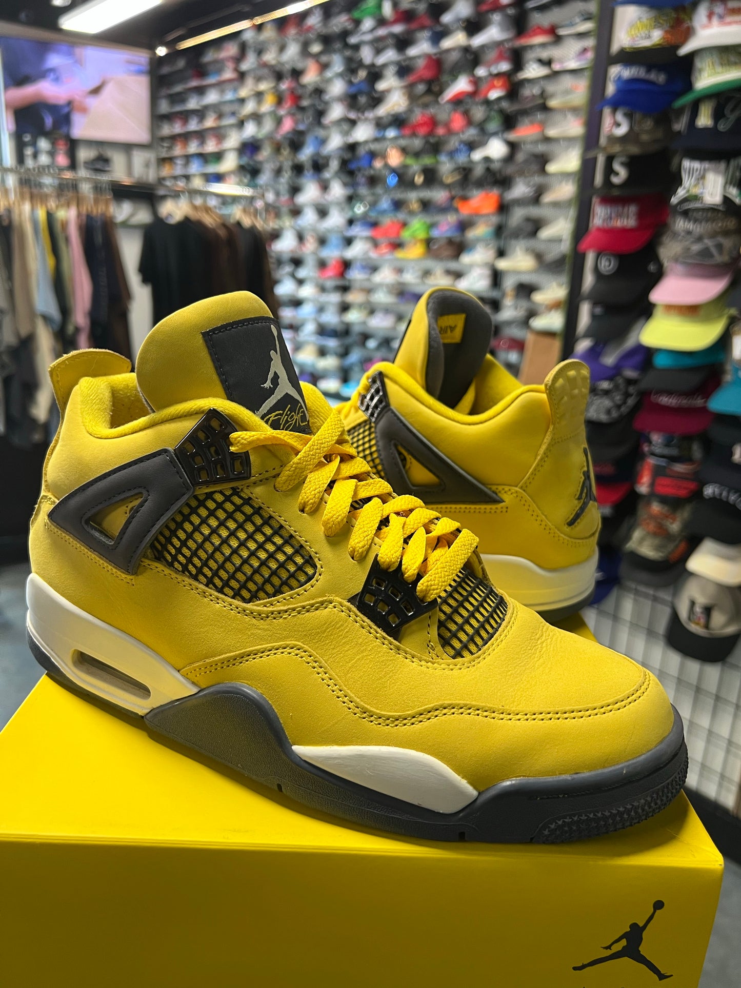 Jordan 4 Retro Lightning (2021)