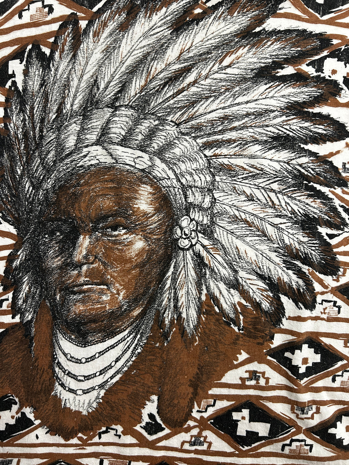 VINTAGE NATIVE INDIAN BROWN WHITE TEE