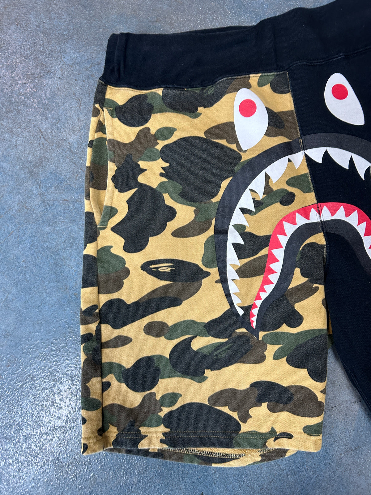 BAPE Shark camo/black Shorts