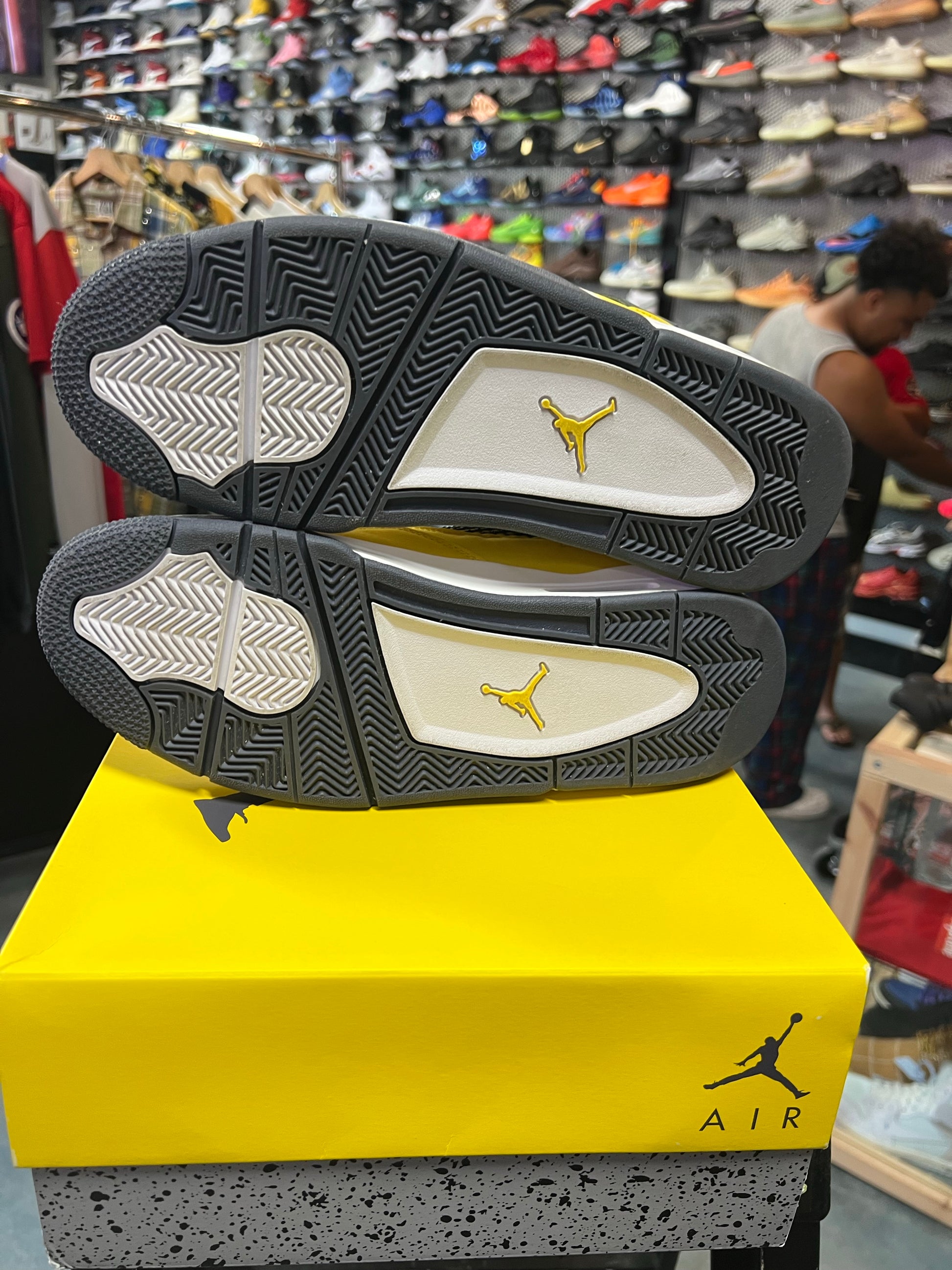 Jordan 4 Retro Lightning (2021)