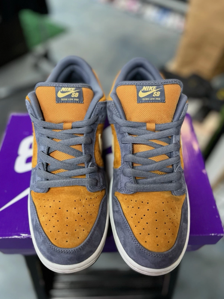 Nike SB Dunk Low Light Carbon Monarch PRE OWNED (AI)