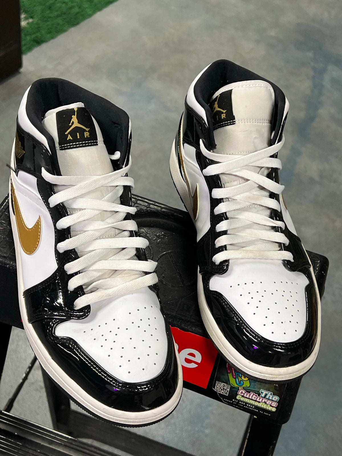 Jordan 1 Mid Patent Black White Gold