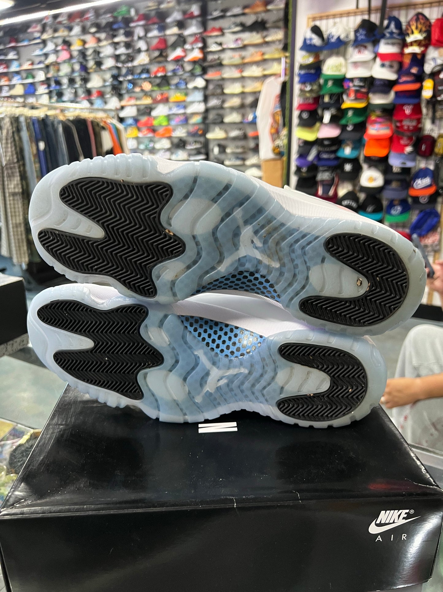 Jordan 11 Retro Legend Blue (2024)