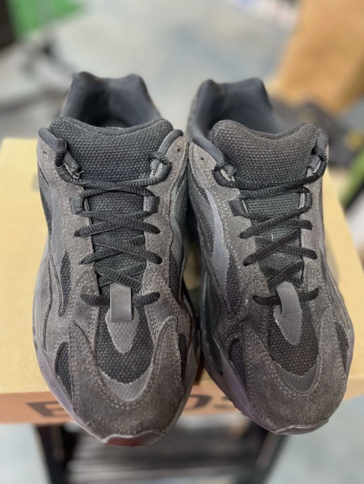 adidas Yeezy Boost 700 V2 Vanta