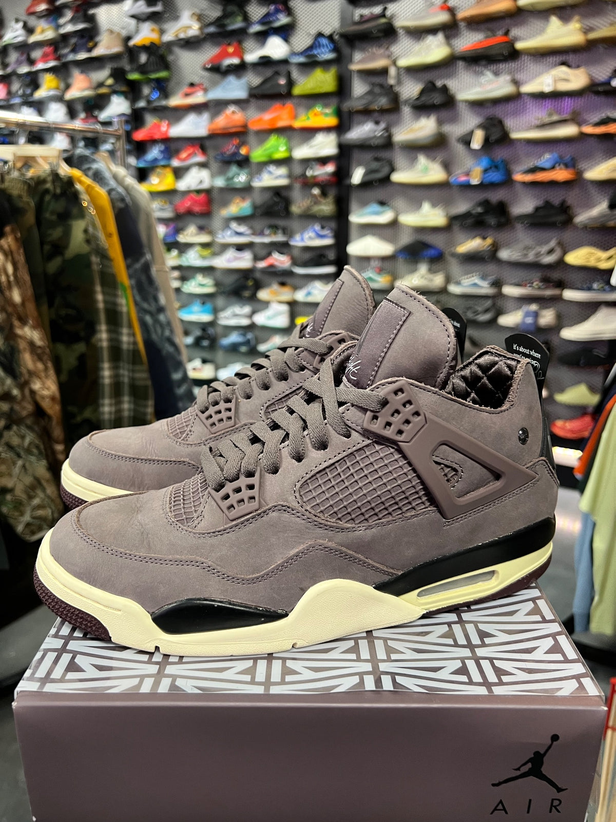 Jordan 4 Retro SP A Ma Maniére Violet Ore