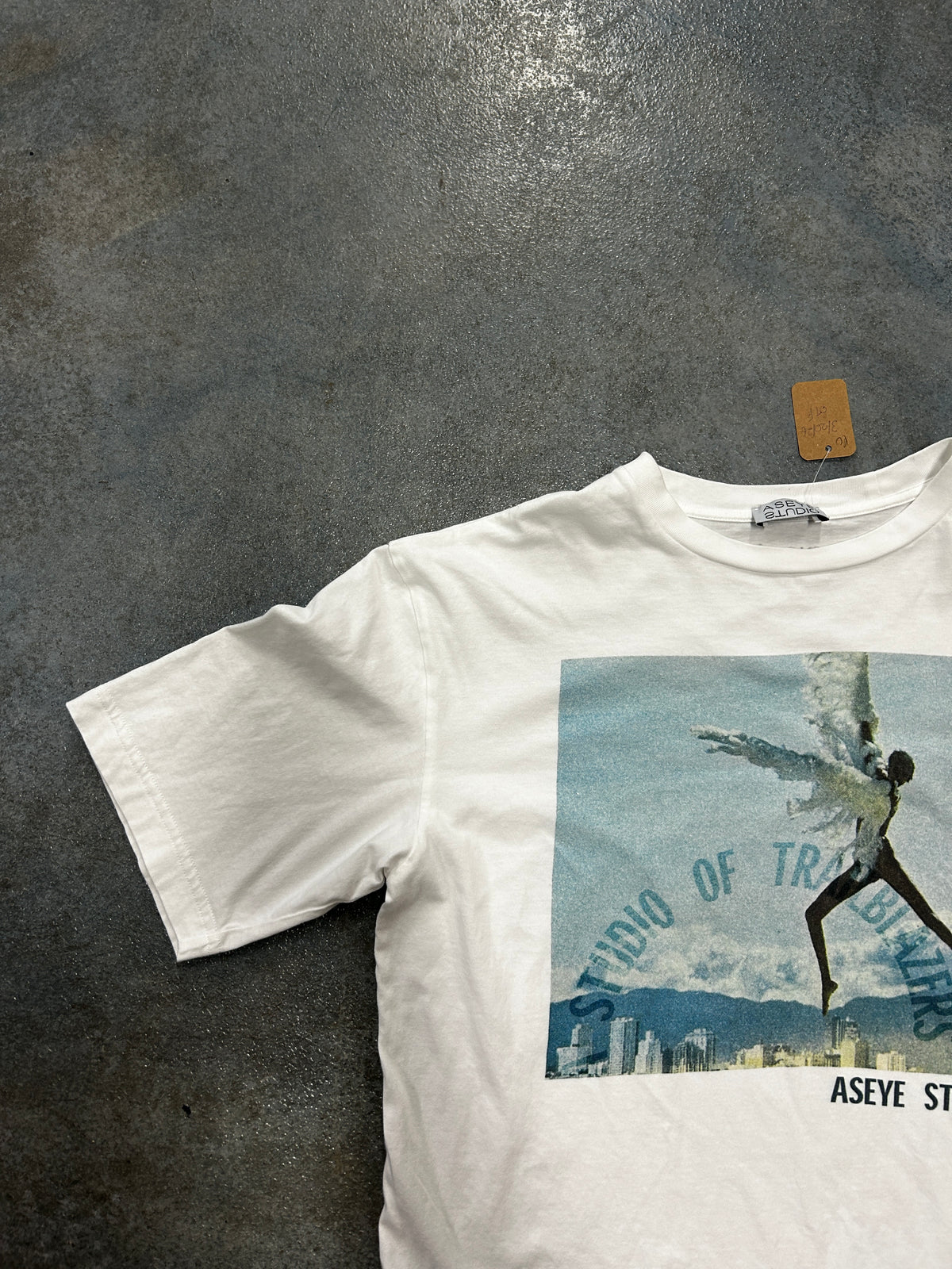 Aseye Studion White Tee Cloud Person